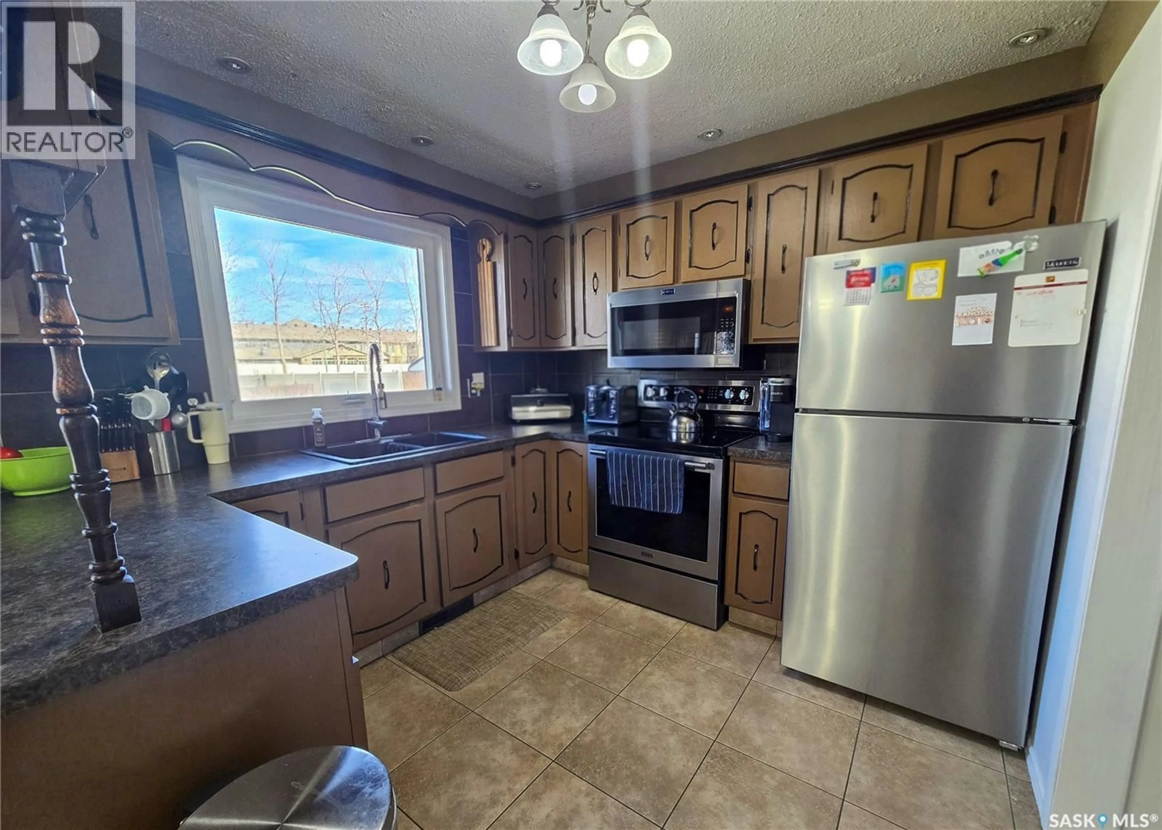 Standard kitchen, unknown for 15 MACKENZIE DRIVE, Yorkton Saskatchewan S3N3M6