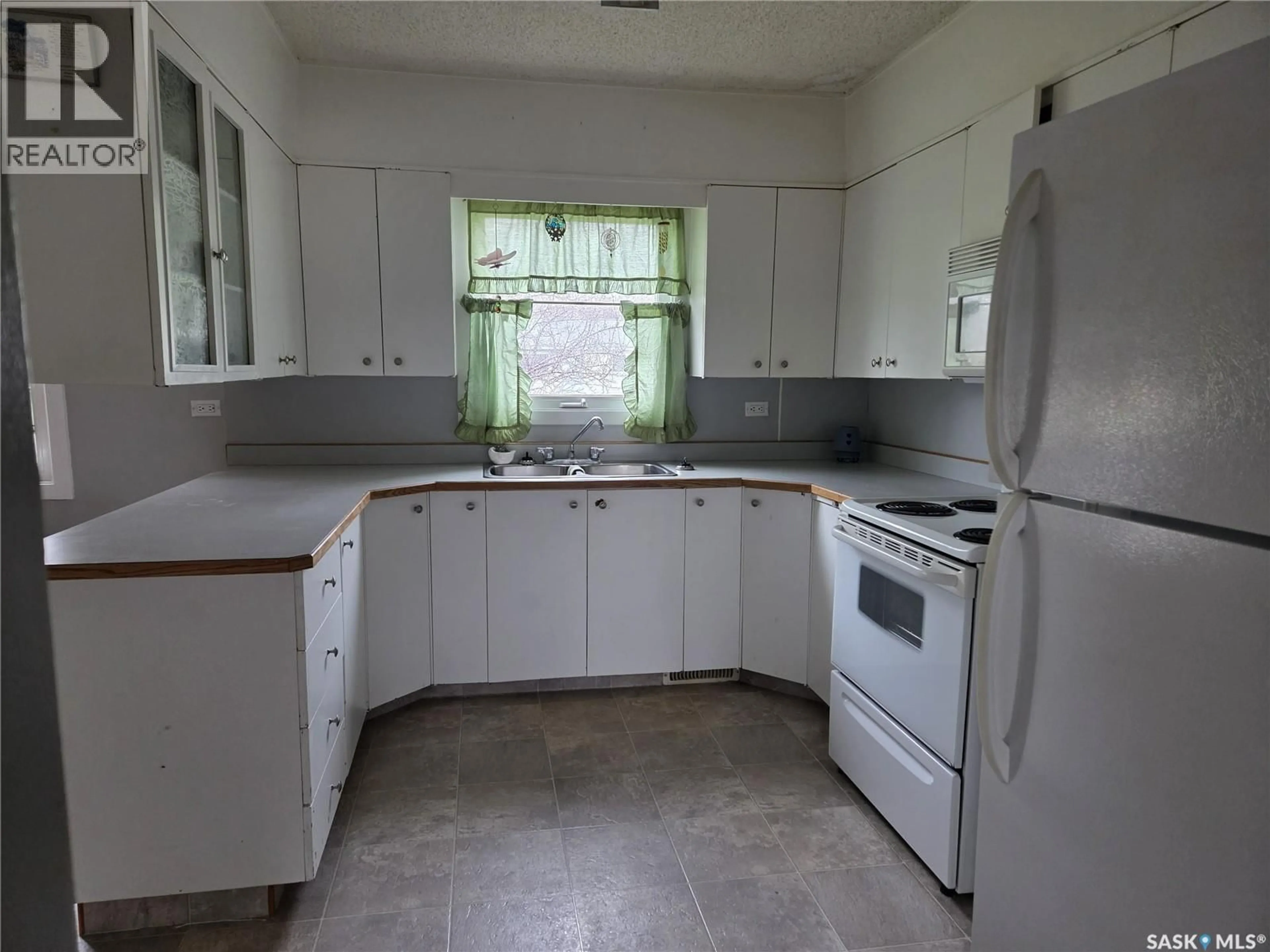 Standard kitchen, unknown for 249 SIXTH STREET, Wadena Saskatchewan S0A4J0
