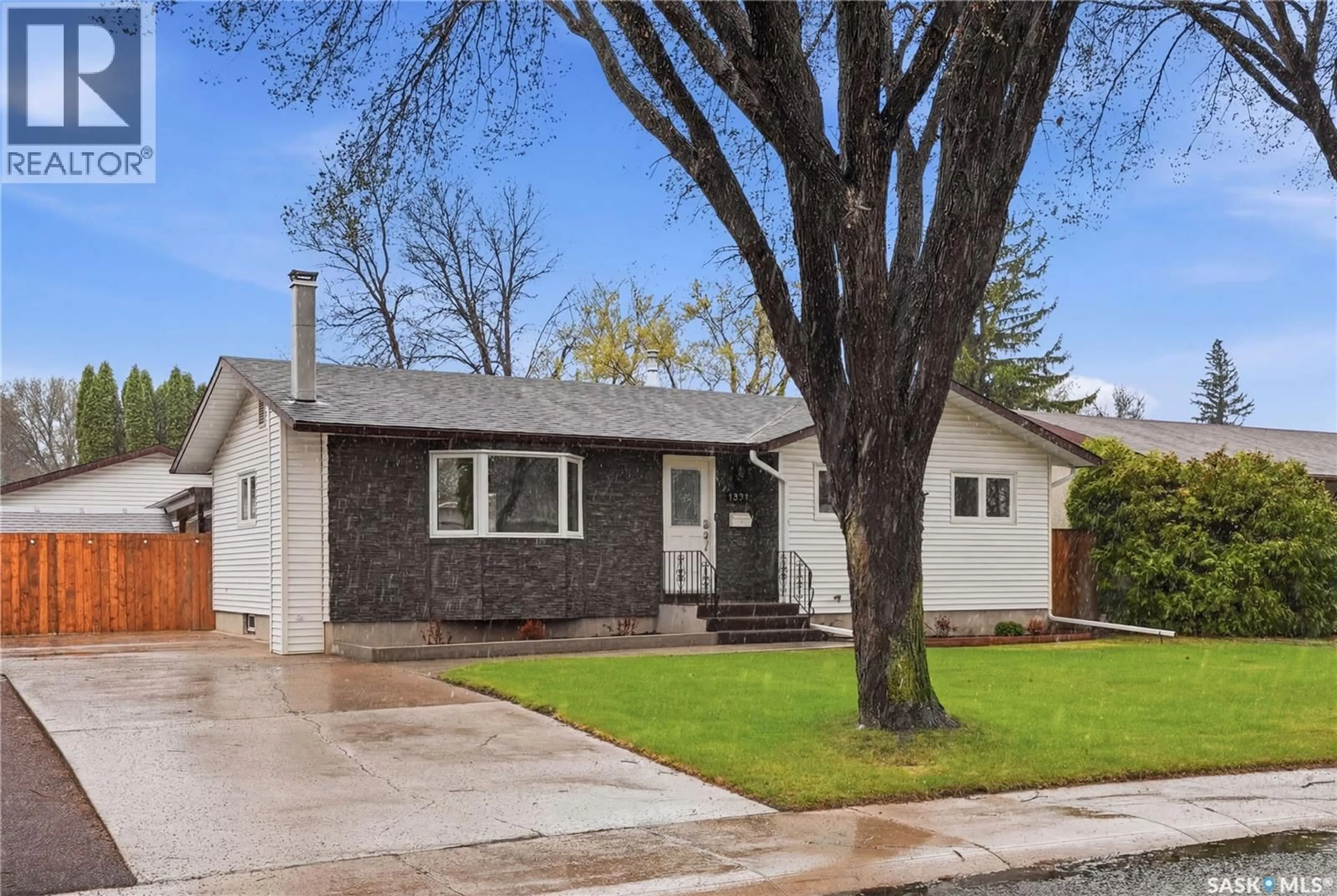 Home with vinyl exterior material, street for 1646 EAST HEIGHTS, Saskatoon Saskatchewan S7J3B7