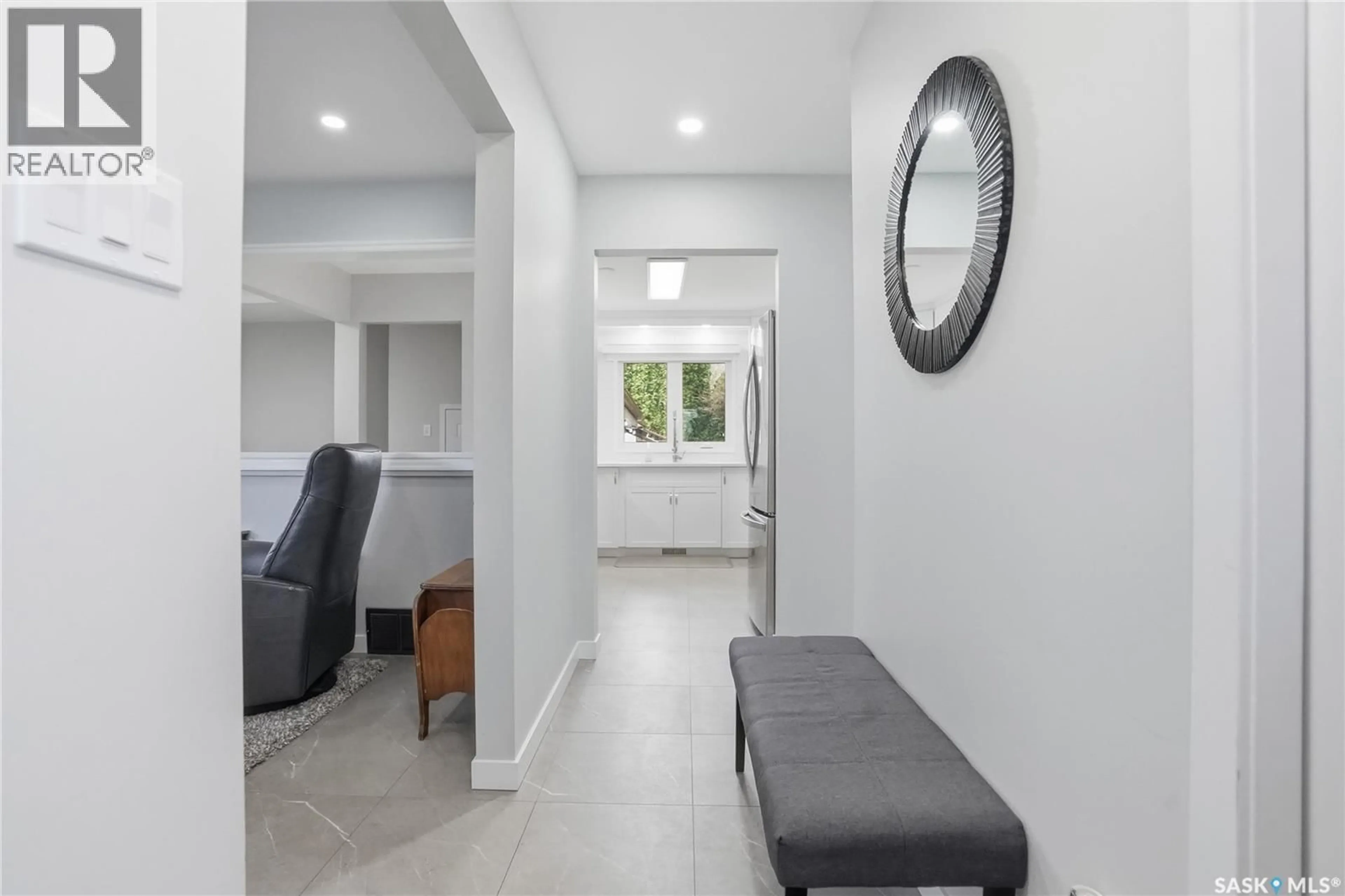 Indoor entryway for 1646 EAST HEIGHTS, Saskatoon Saskatchewan S7J3B7