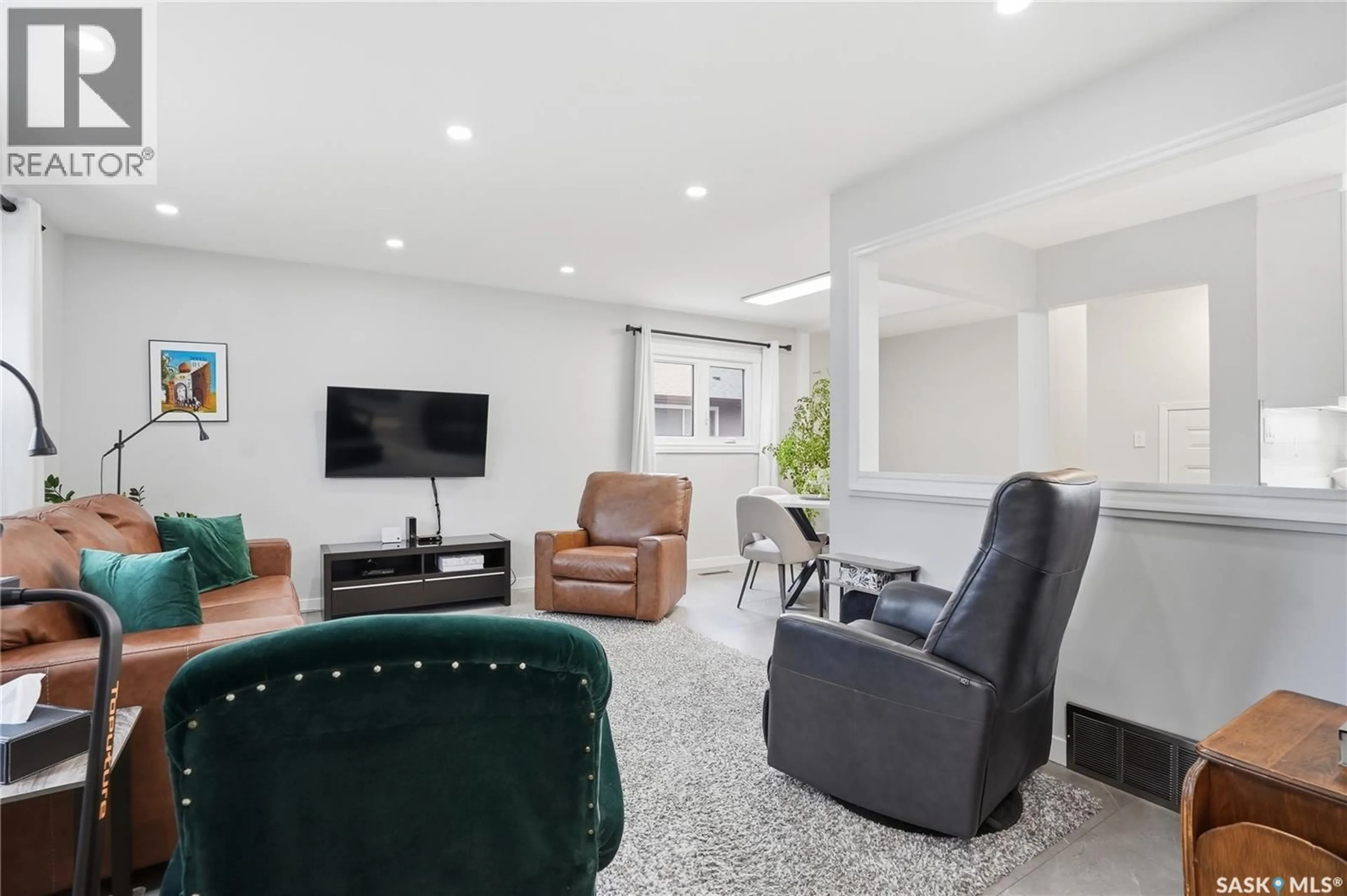 Living room with furniture, unknown for 1646 EAST HEIGHTS, Saskatoon Saskatchewan S7J3B7