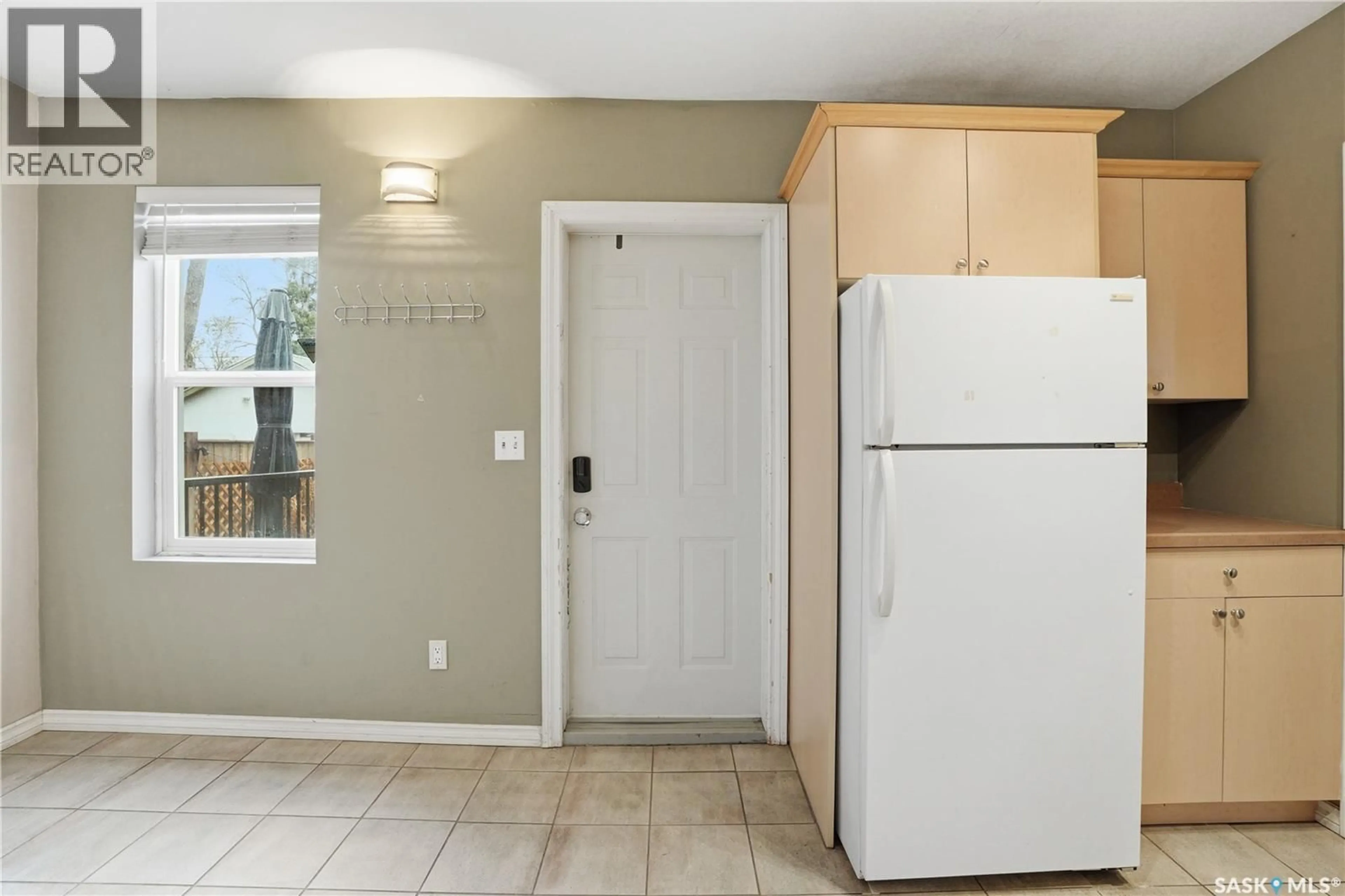 Standard kitchen, ceramic/tile floor for 228 8TH STREET, Saskatoon Saskatchewan S7H0P3