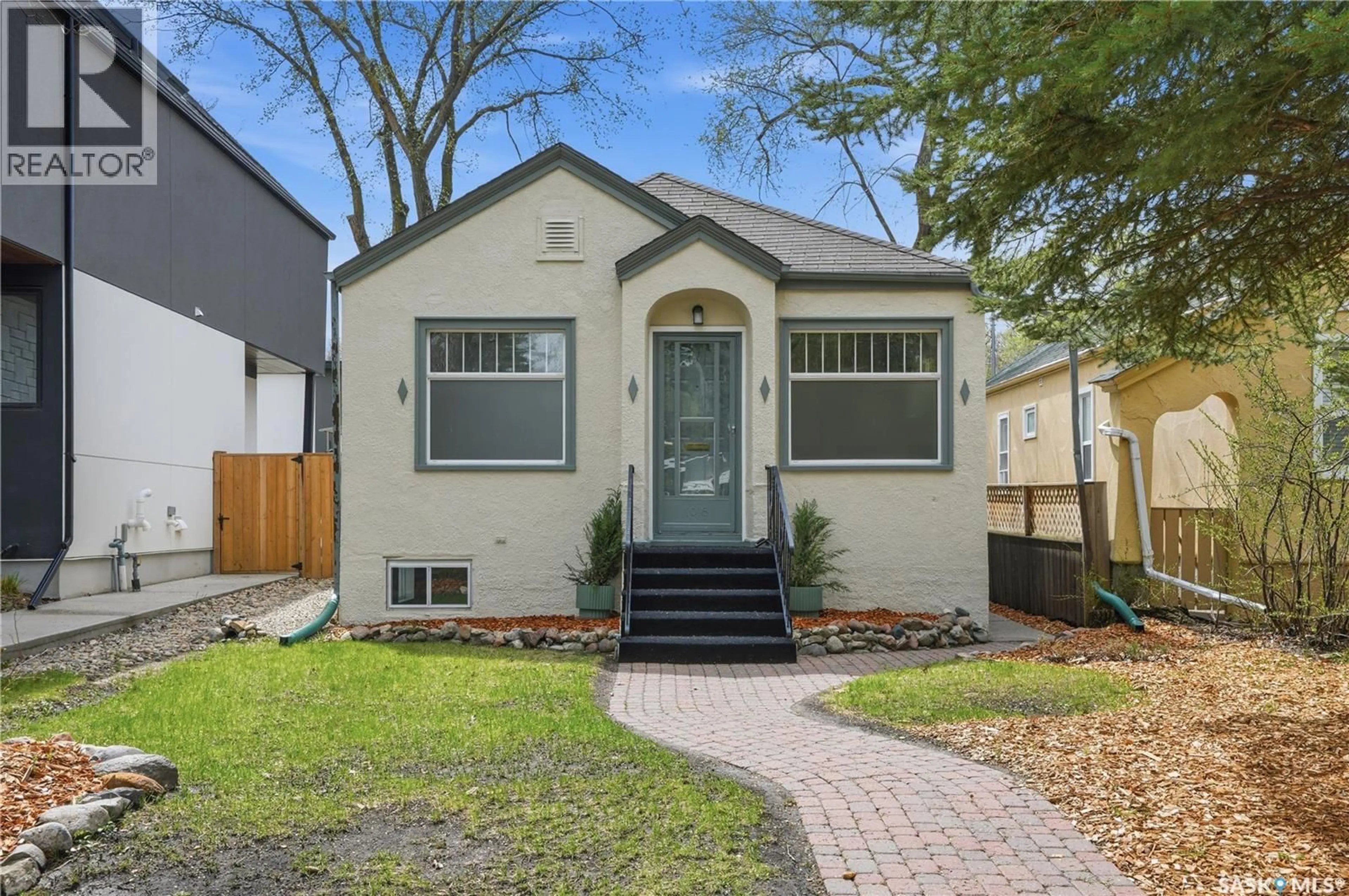 Home with vinyl exterior material, street for 1016 TEMPERANCE STREET, Saskatoon Saskatchewan S7N0N6