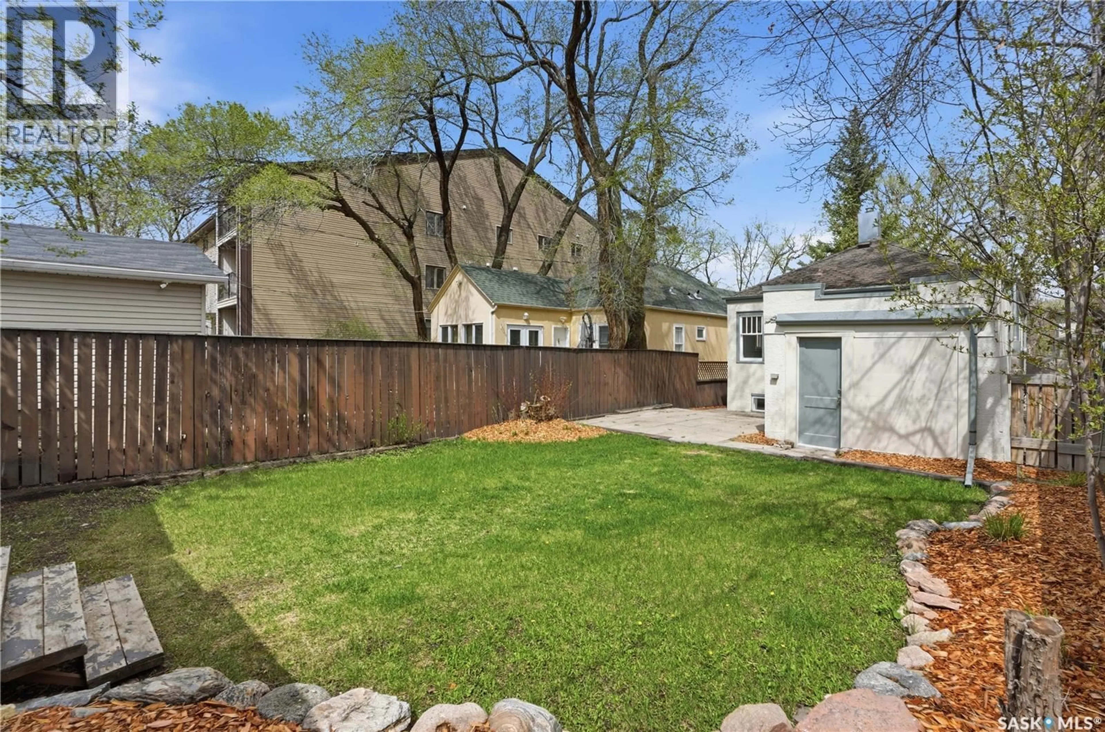 Patio, street for 1016 TEMPERANCE STREET, Saskatoon Saskatchewan S7N0N6