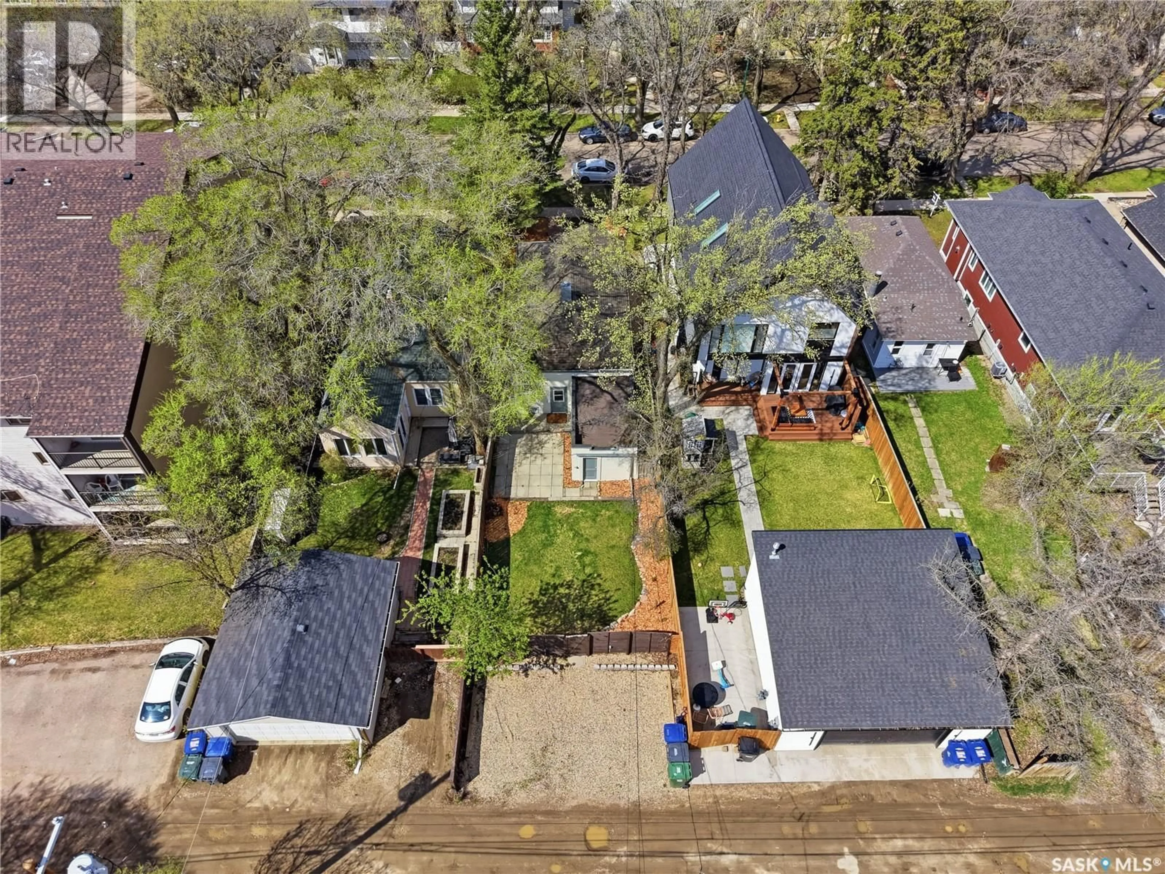 A pic from outside/outdoor area/front of a property/back of a property/a pic from drone, street for 1016 TEMPERANCE STREET, Saskatoon Saskatchewan S7N0N6