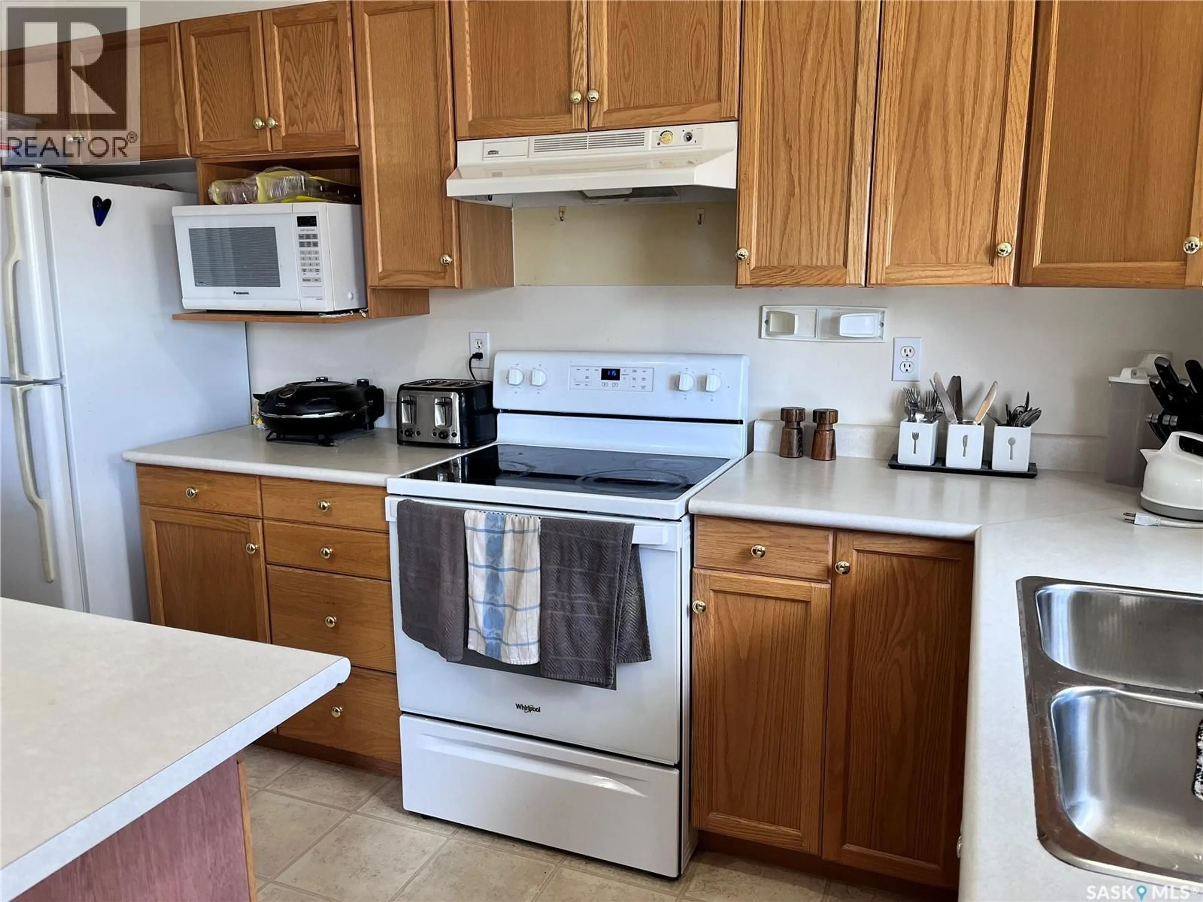 Standard kitchen, unknown for W - 3 119 MCKENDRY AVENUE, Melfort Saskatchewan S0E1A0