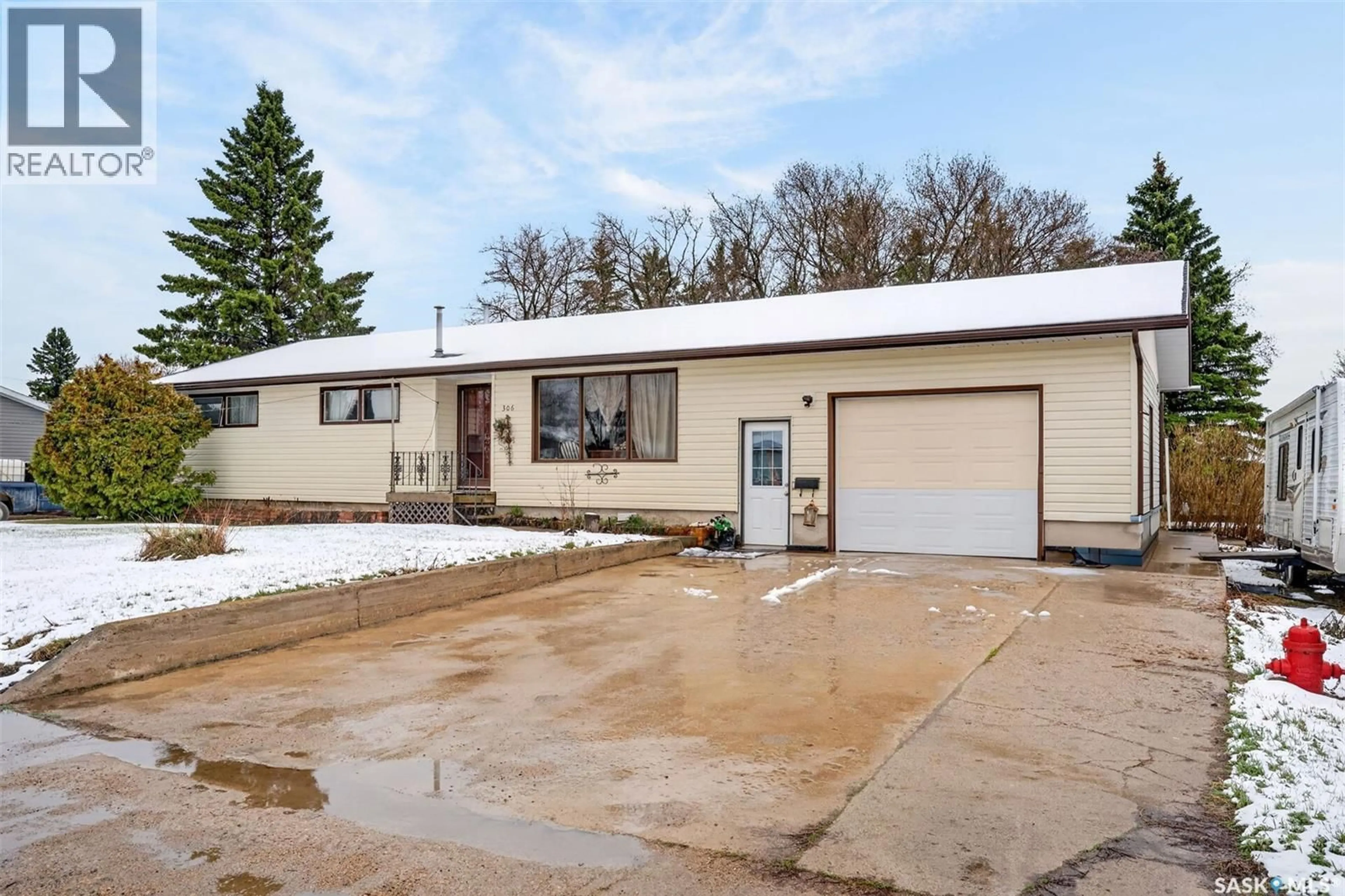 Home with vinyl exterior material, street for 306 4TH STREET, Naicam Saskatchewan S0K2Z0