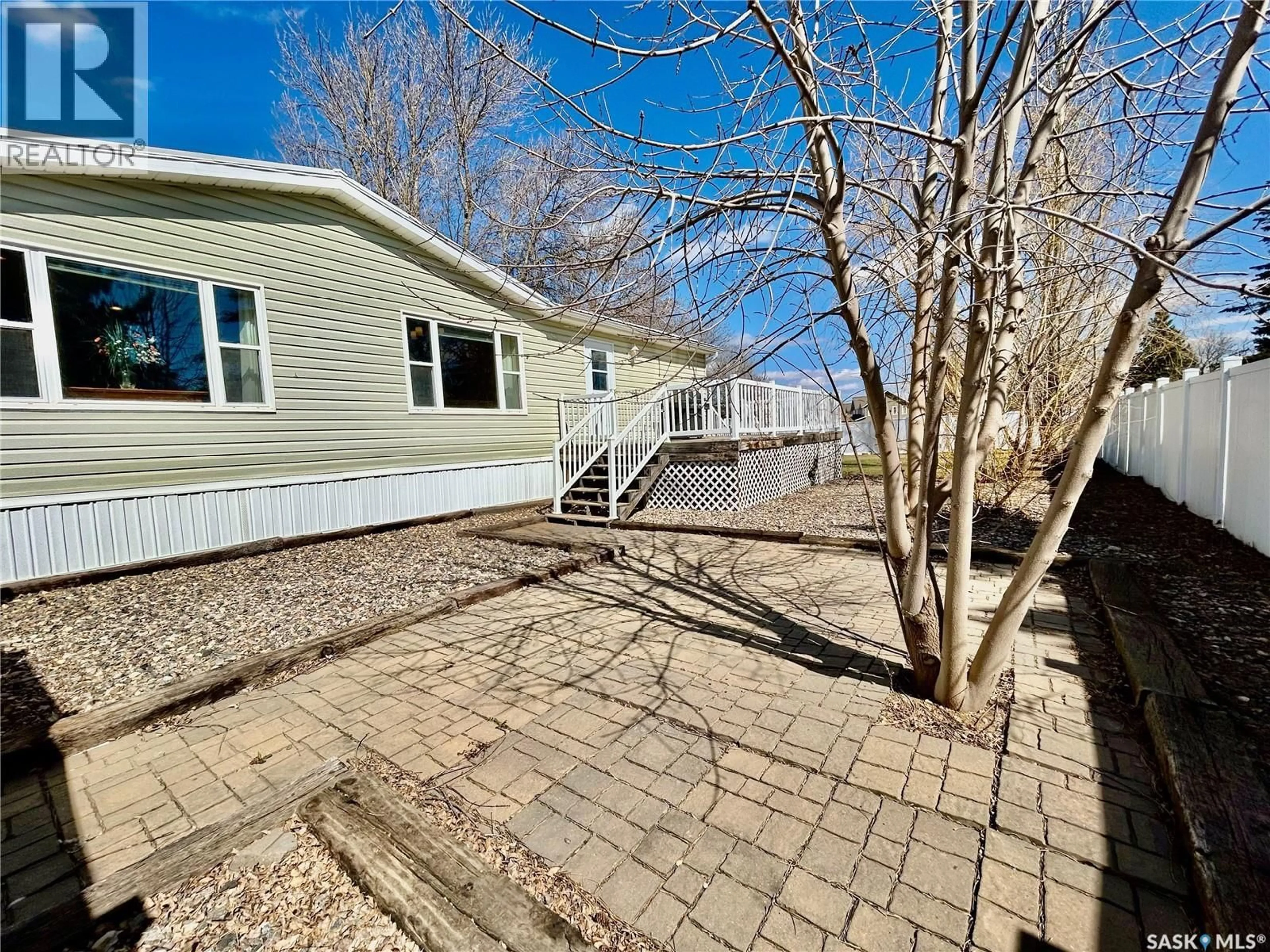 A pic from outside/outdoor area/front of a property/back of a property/a pic from drone, water/lake/river/ocean view for 607 BEHARREL STREET, Oxbow Saskatchewan S0C2B0