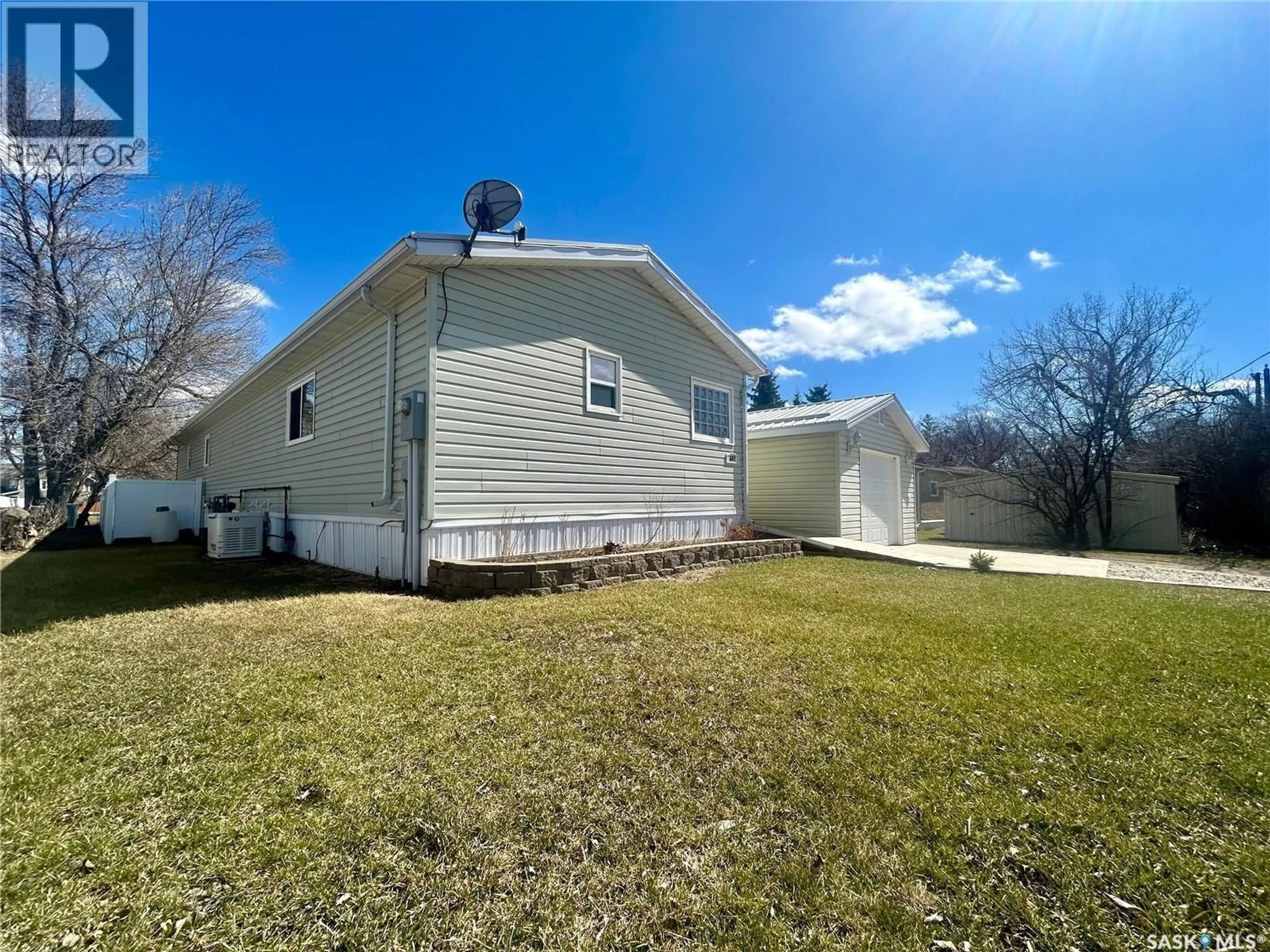 A pic from outside/outdoor area/front of a property/back of a property/a pic from drone, unknown for 607 BEHARREL STREET, Oxbow Saskatchewan S0C2B0