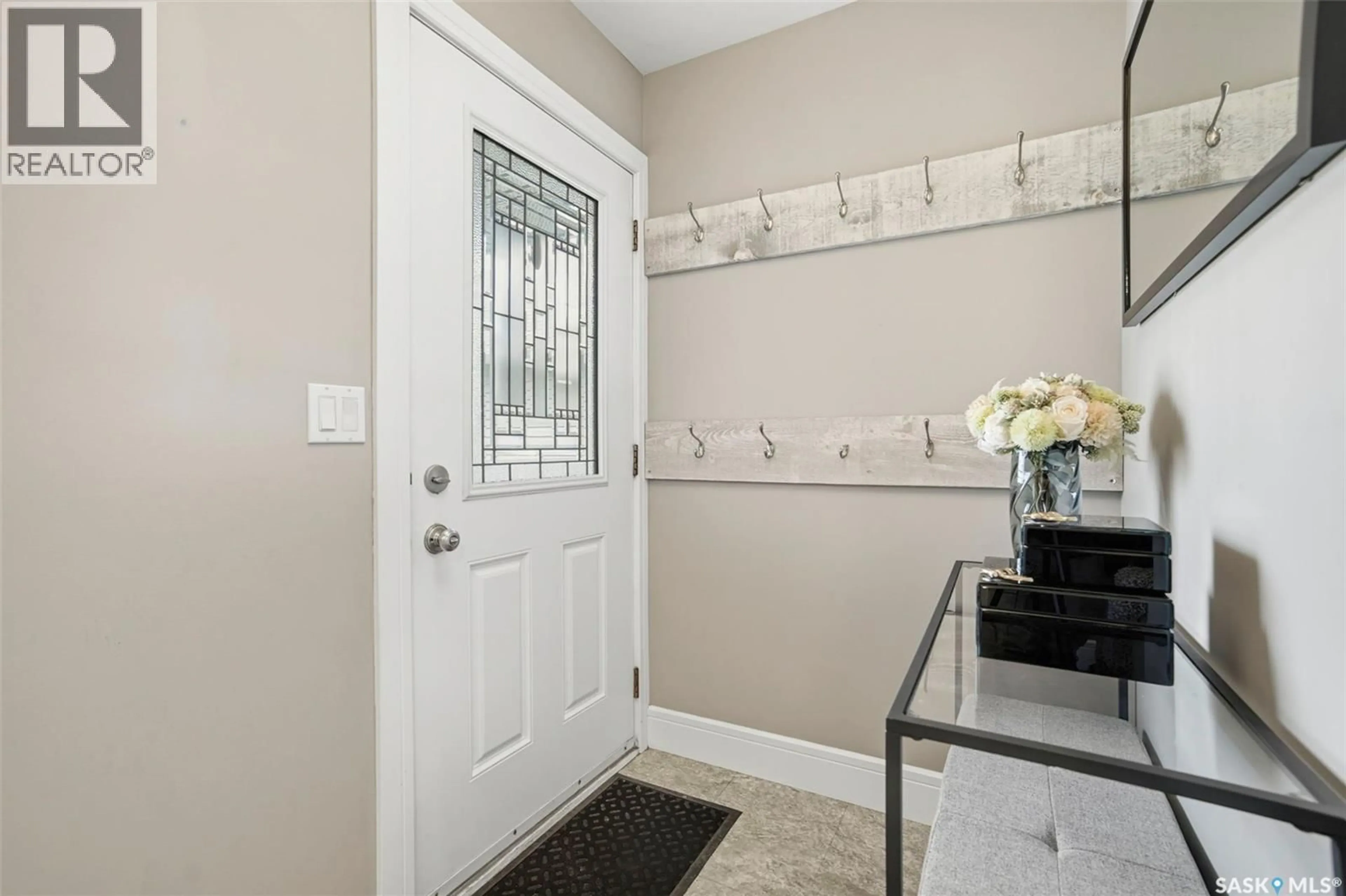 Indoor entryway for 346 DICKSON CRESCENT, Saskatoon Saskatchewan S7T0T8