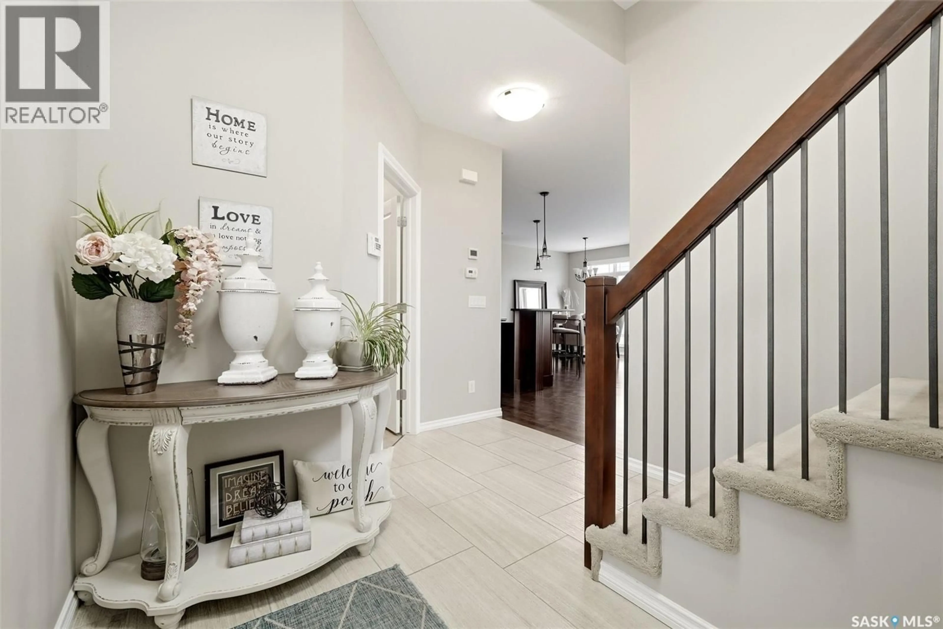Indoor entryway for 6902 MAPLE VISTA DRIVE, Regina Saskatchewan S4X0J8