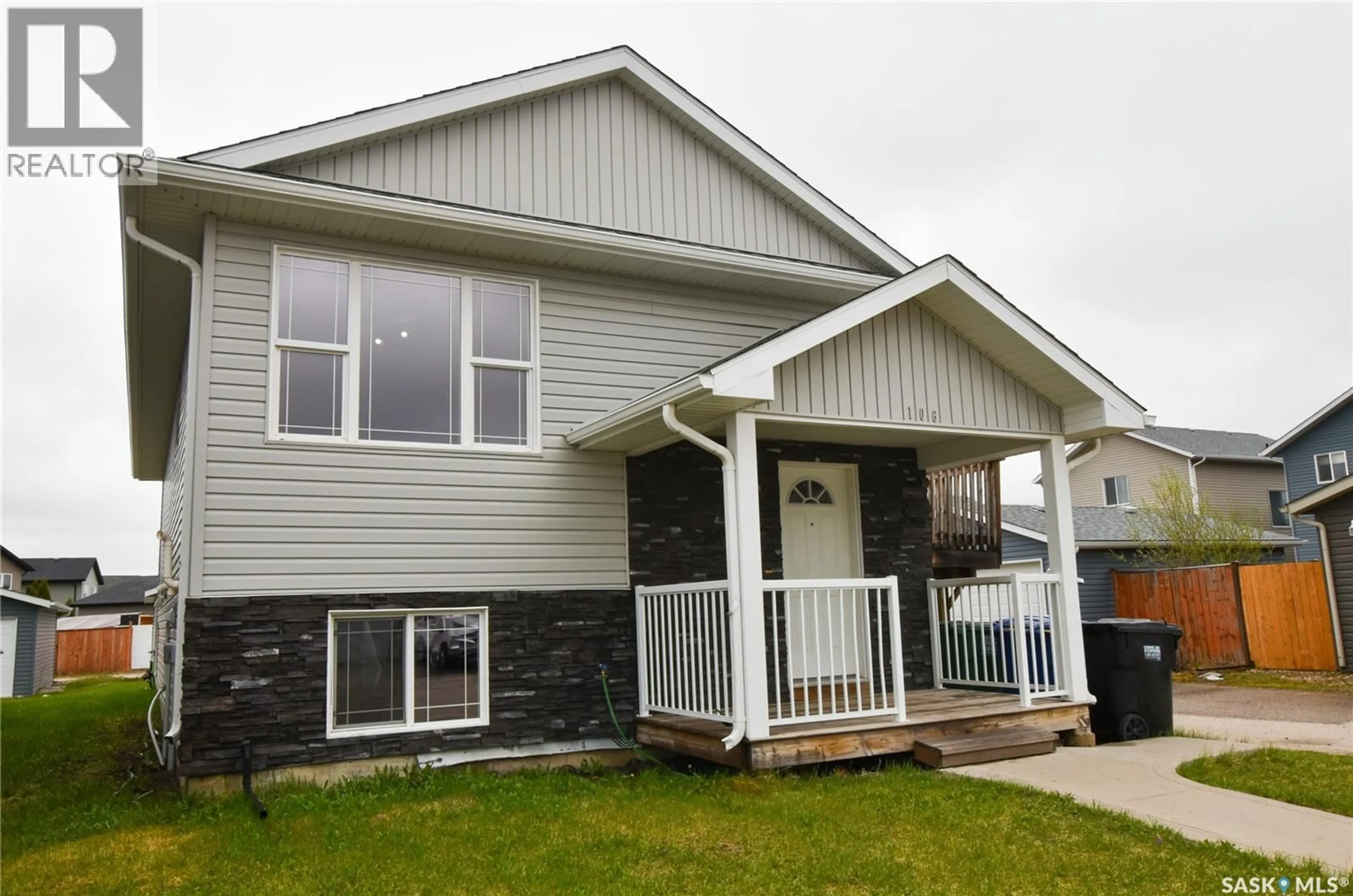 Home with vinyl exterior material, street for 106 GEARY CRESCENT, Saskatoon Saskatchewan S7R0B8