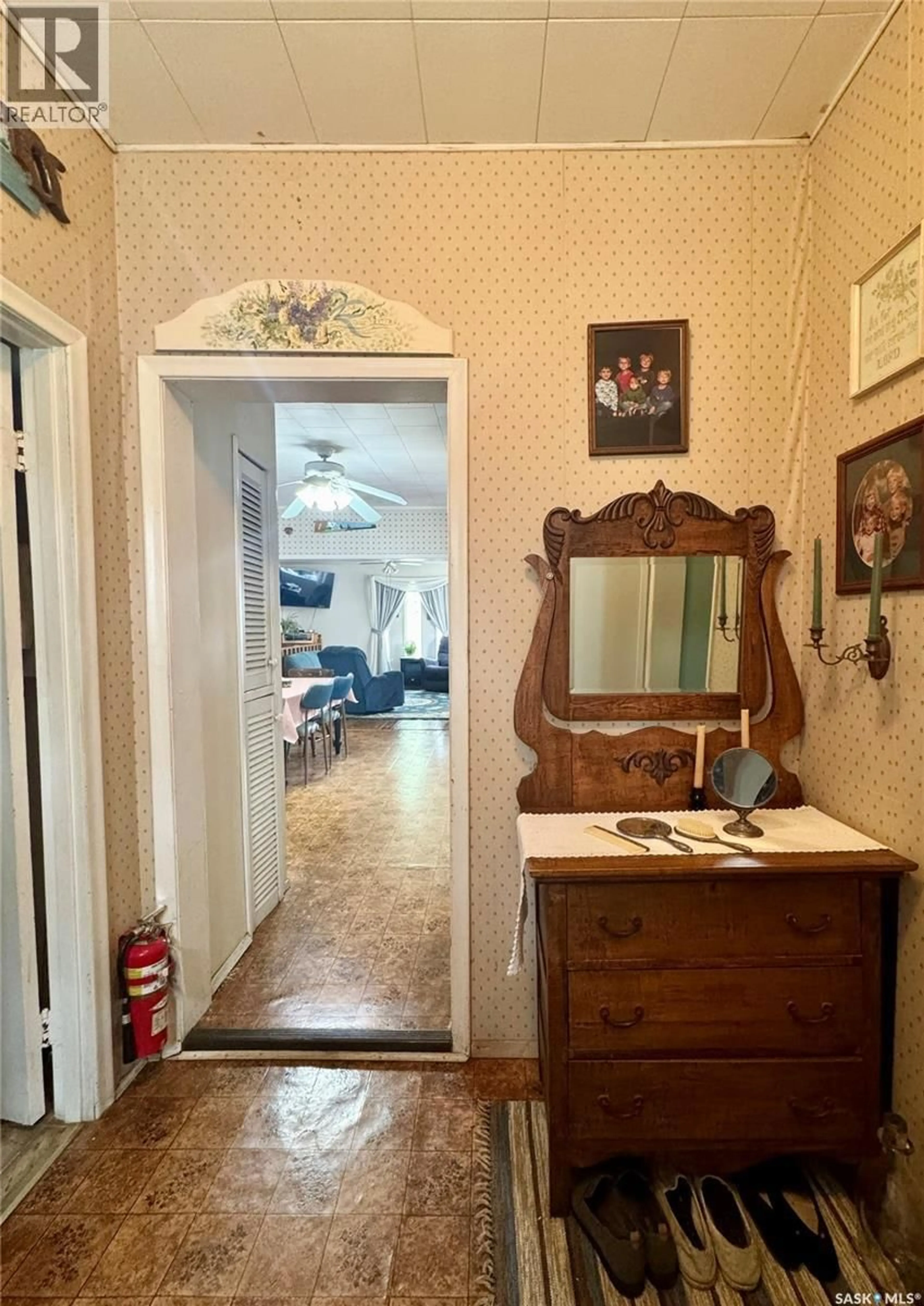 Indoor foyer for 214 2ND STREET, Waldheim Saskatchewan S0K4R0