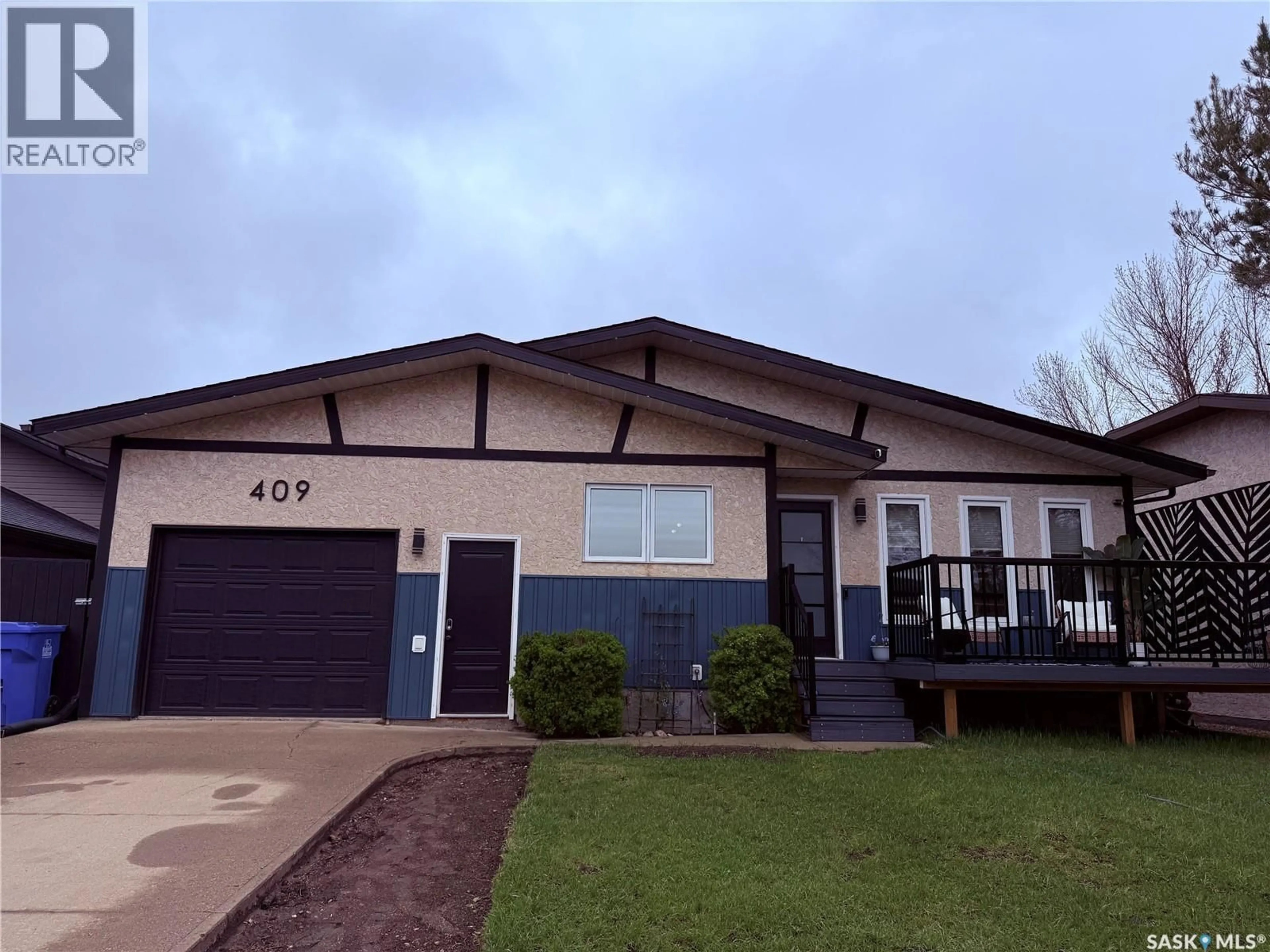 Home with vinyl exterior material, building for 409 BROOKS ROAD, Estevan Saskatchewan S4A2P2