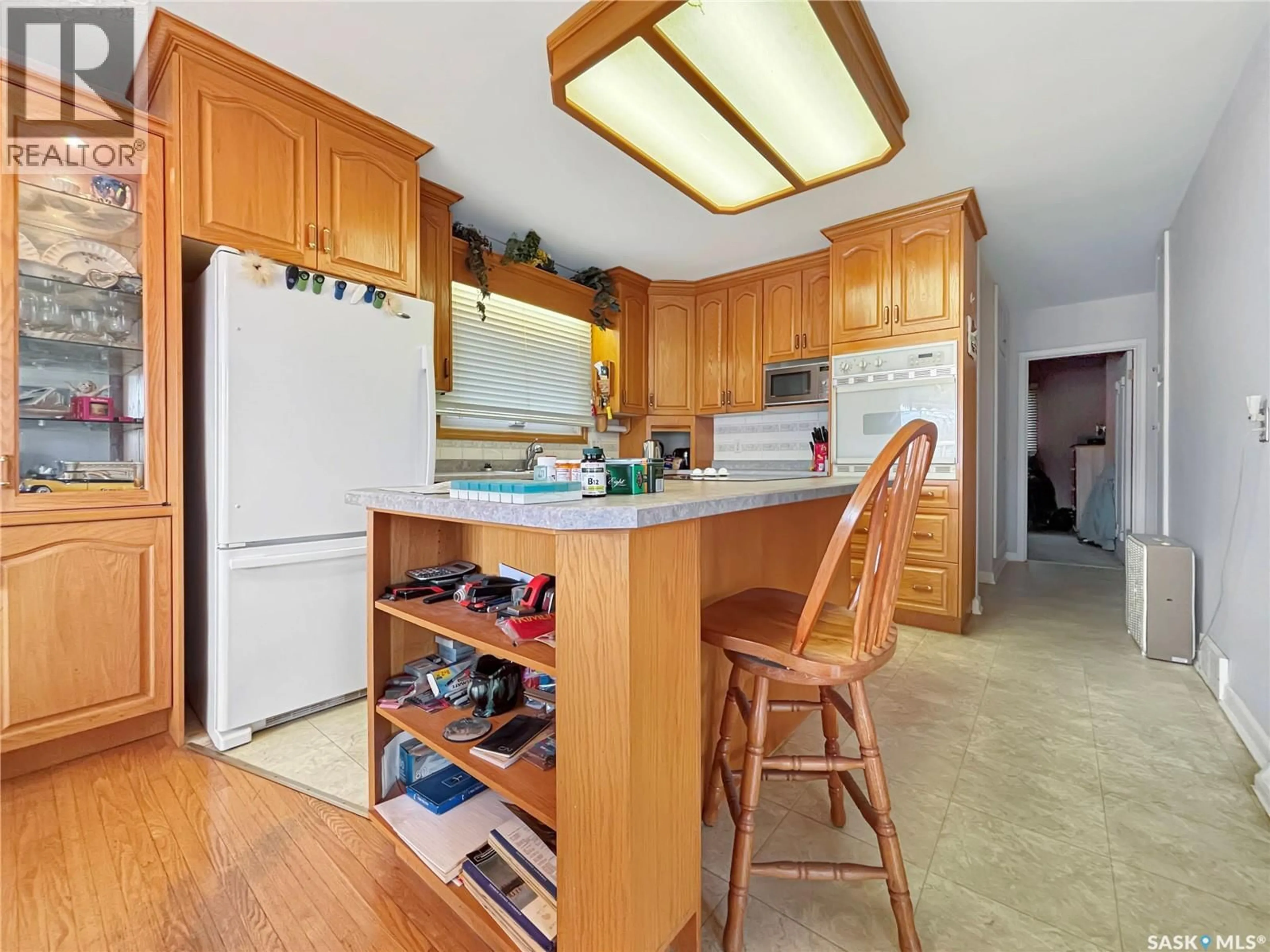 Standard kitchen, unknown for 102 105TH STREET, Saskatoon Saskatchewan S7N1N1