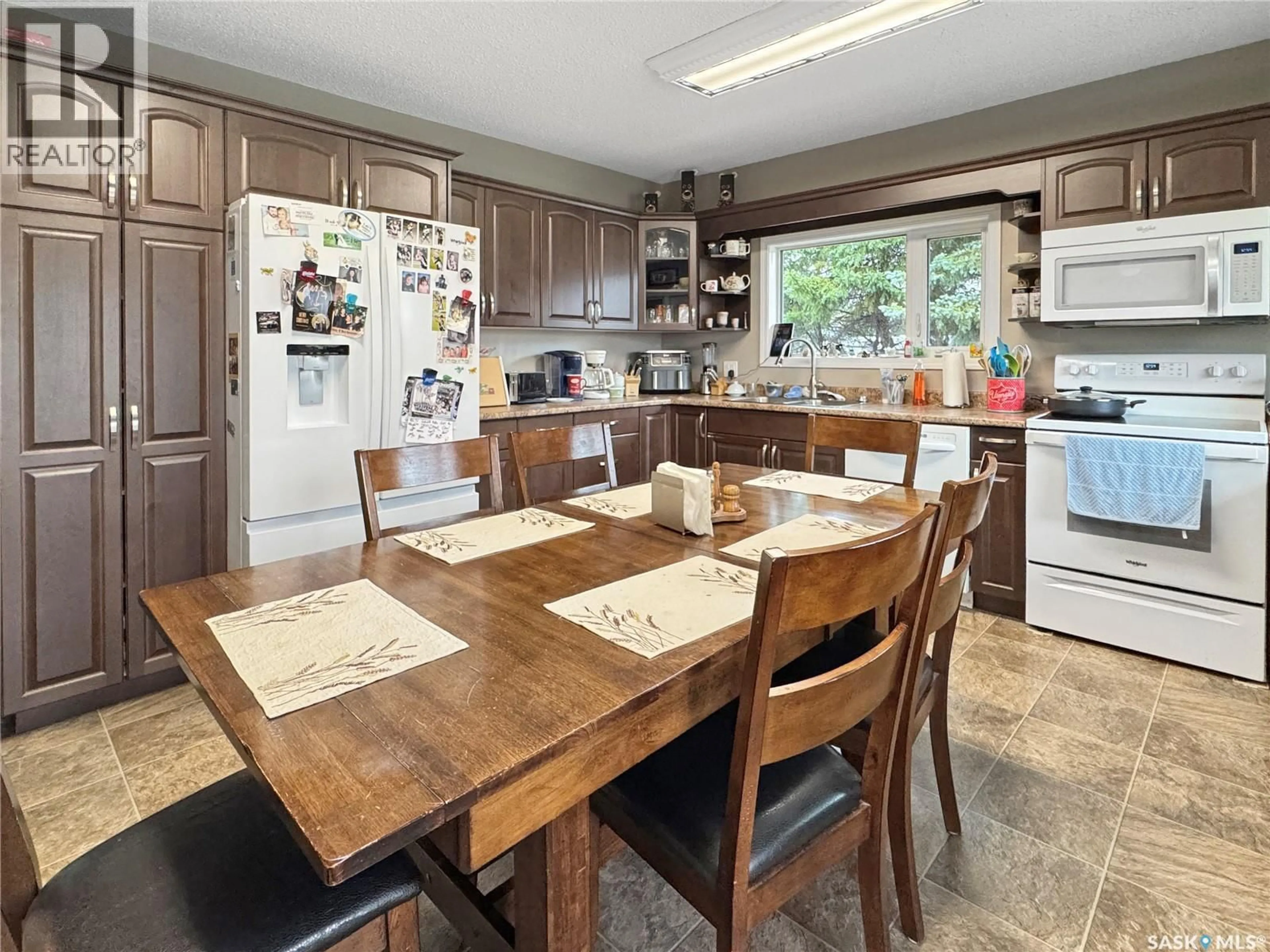 Open concept kitchen, unknown for 932 113TH STREET, North Battleford Saskatchewan S9A2M1