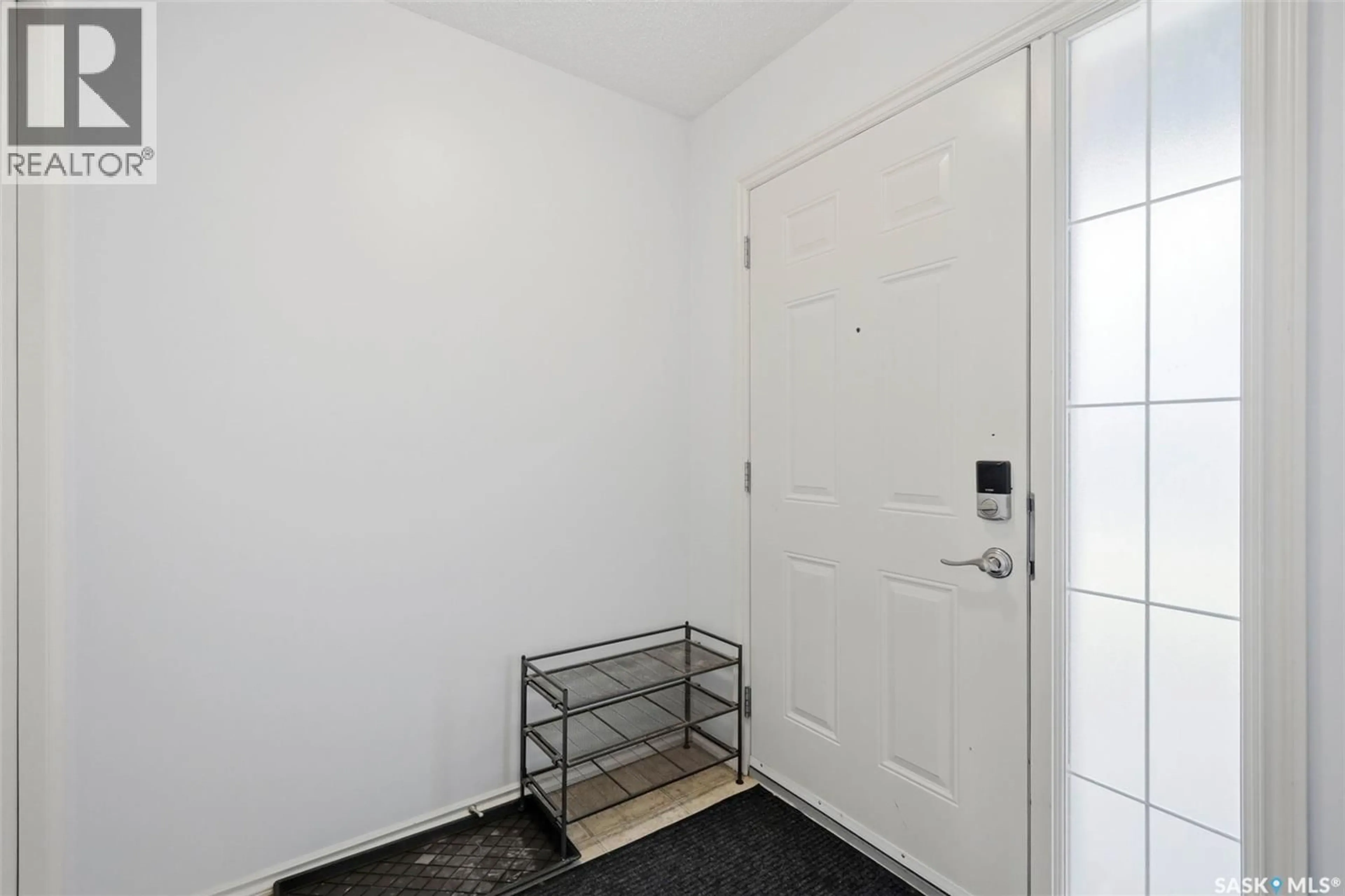 Indoor entryway for 111 105 LYND CRESCENT, Saskatoon Saskatchewan S7T0C3