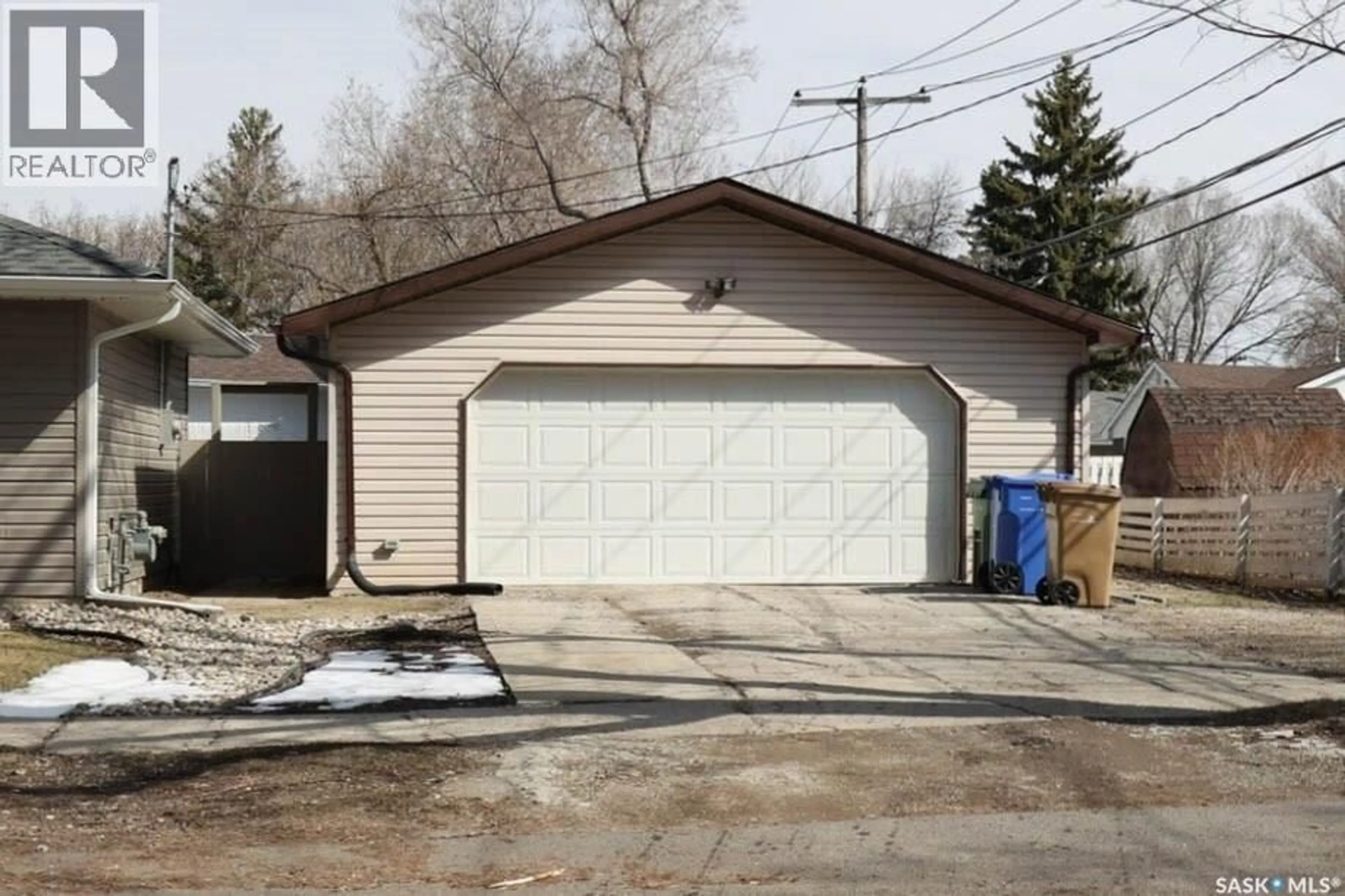 Indoor garage for 55 FOX GLOVE CRESCENT, Regina Saskatchewan S4S4K8
