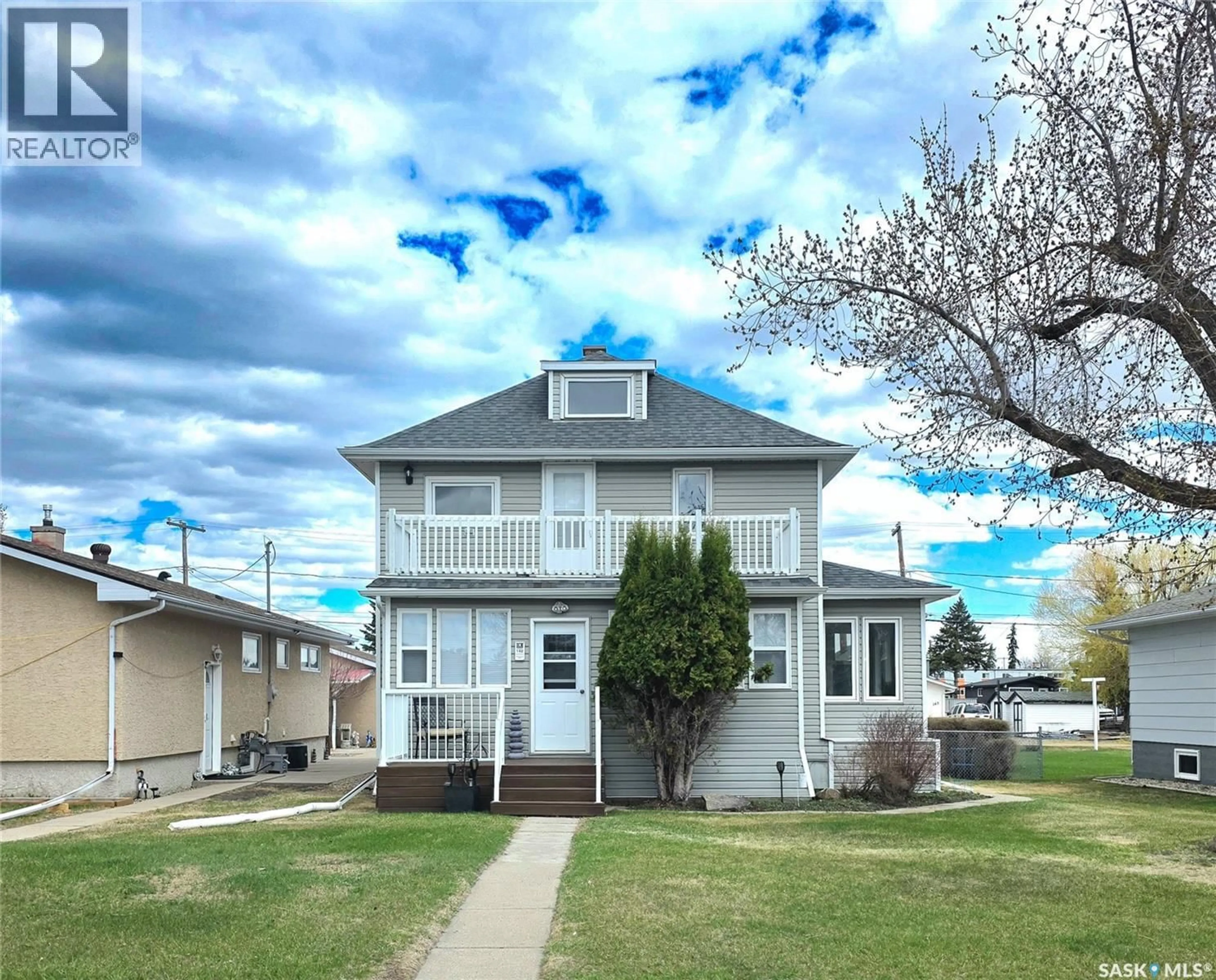 Home with vinyl exterior material, street for 142 10TH AVENUE, Melville Saskatchewan S0A2P0