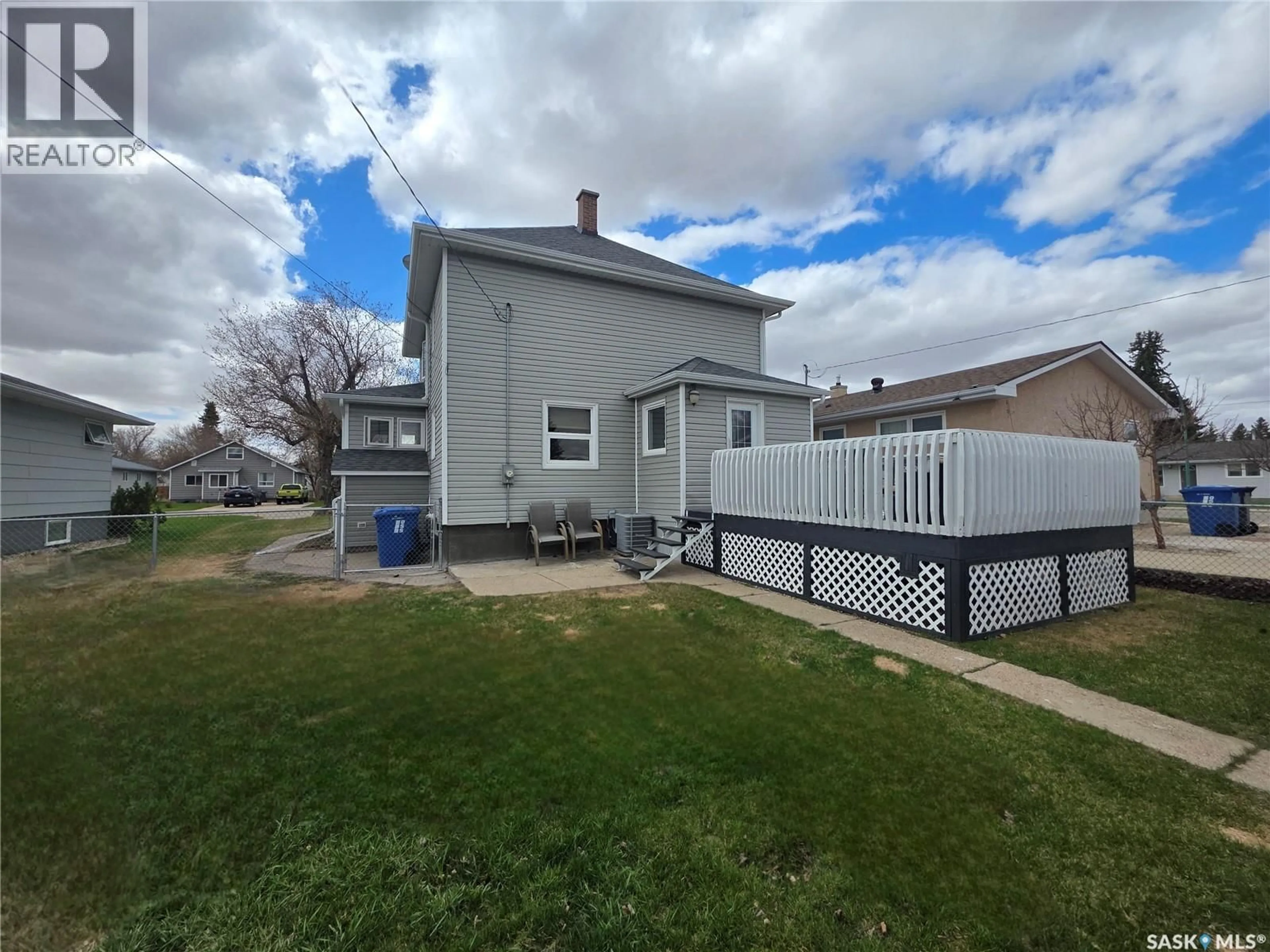 A pic from outside/outdoor area/front of a property/back of a property/a pic from drone, street for 142 10TH AVENUE, Melville Saskatchewan S0A2P0