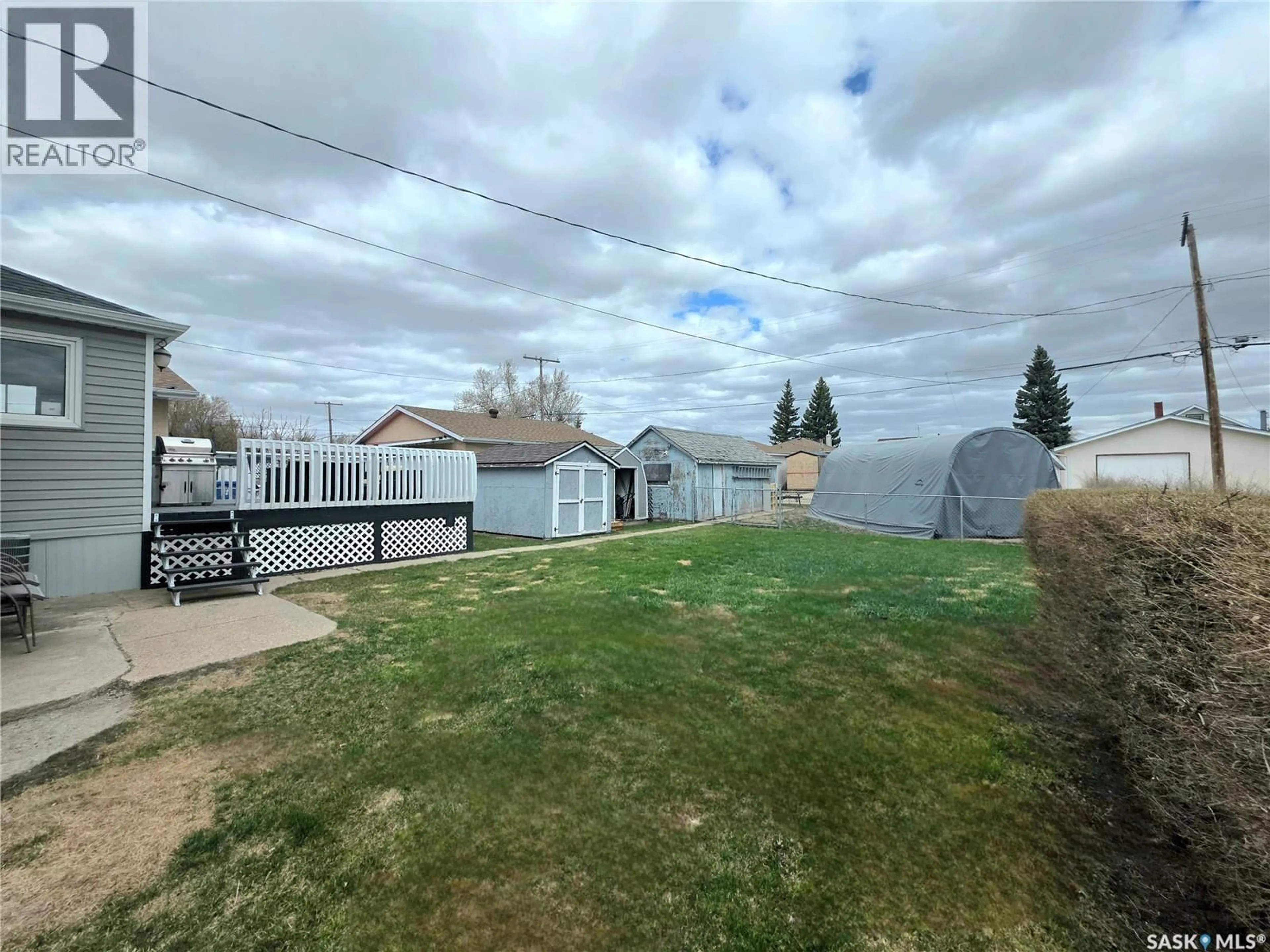 A pic from outside/outdoor area/front of a property/back of a property/a pic from drone, water/lake/river/ocean view for 142 10TH AVENUE, Melville Saskatchewan S0A2P0