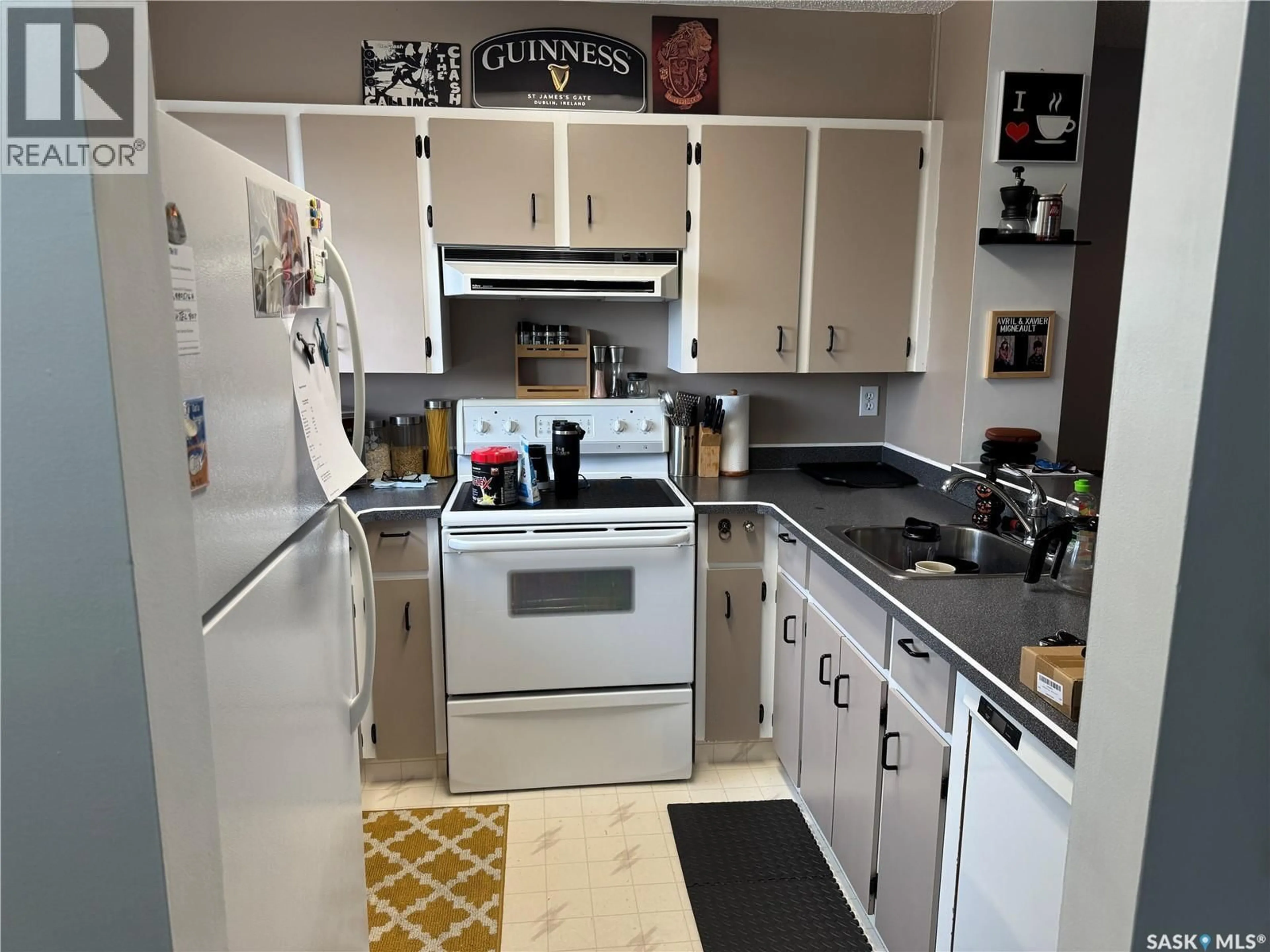 Standard kitchen, unknown for 603 - 807 LENORE DRIVE, Saskatoon Saskatchewan S7K6S1