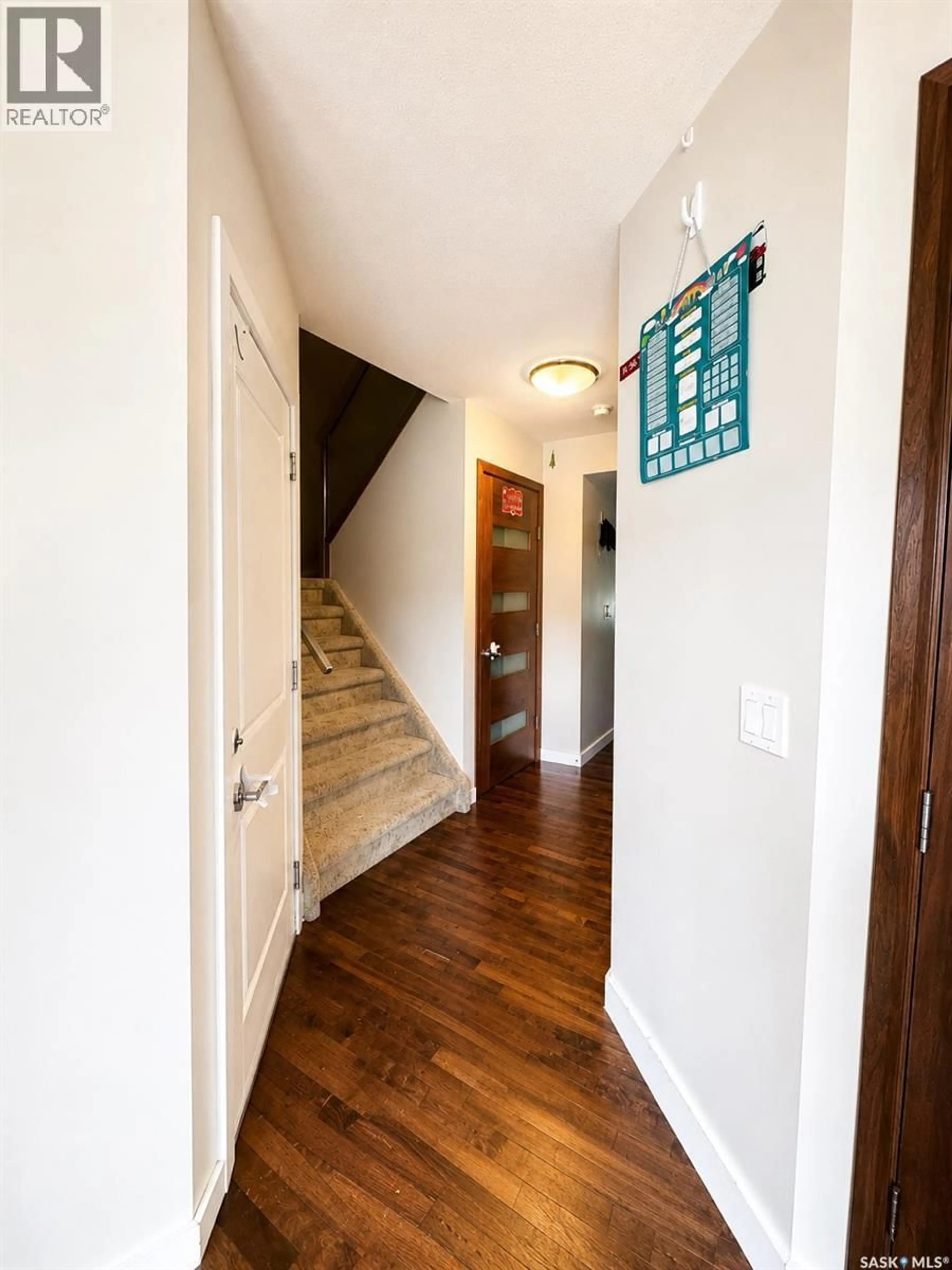 Indoor entryway for 310 - 1303 PATON CRESCENT, Saskatoon Saskatchewan S7W0B8