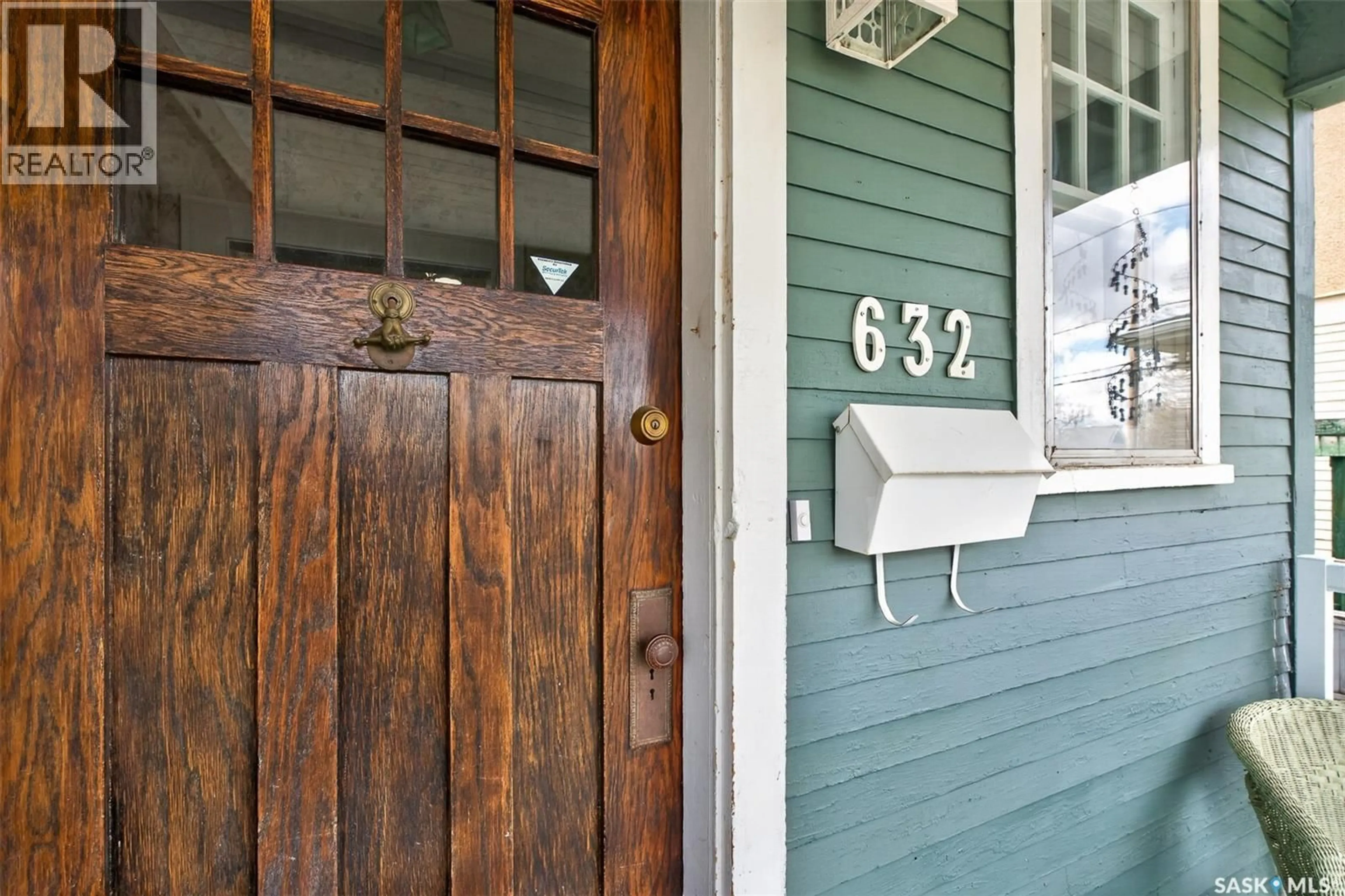 Indoor entryway for 632 OXFORD STREET, Moose Jaw Saskatchewan S6H2P7