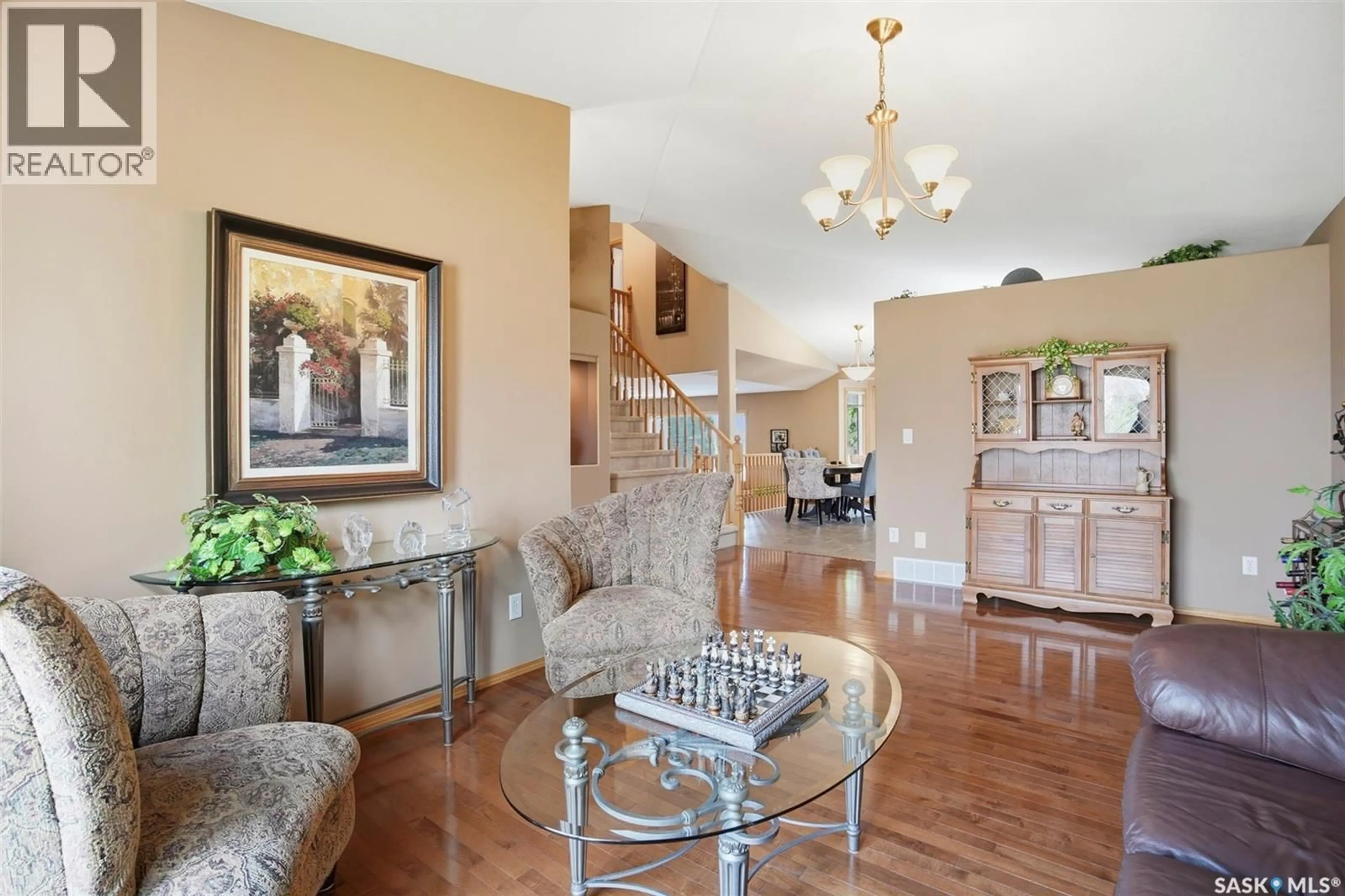 Indoor foyer for 211 BROOKMORE LANE, Saskatoon Saskatchewan S7V1C1