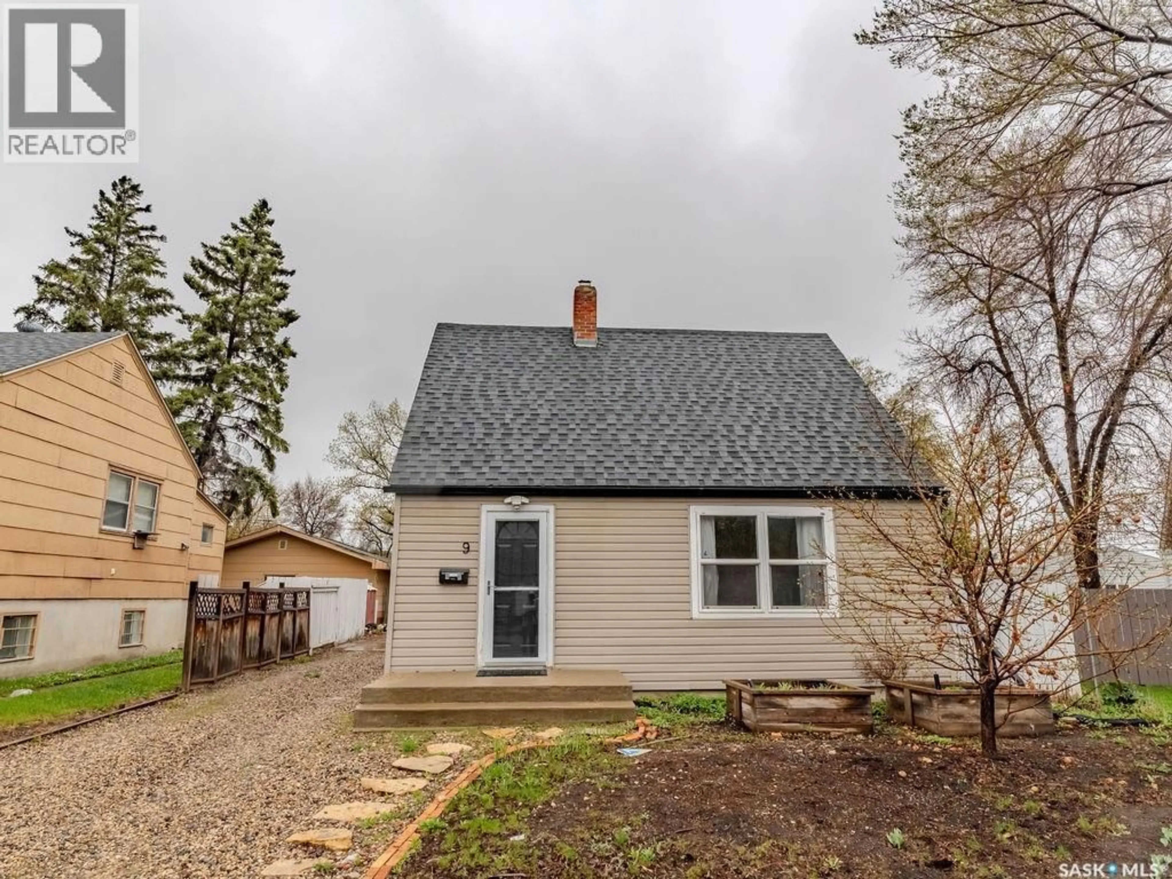 Unknown for 9 MINTO PLACE, Saskatoon Saskatchewan S7L1C4