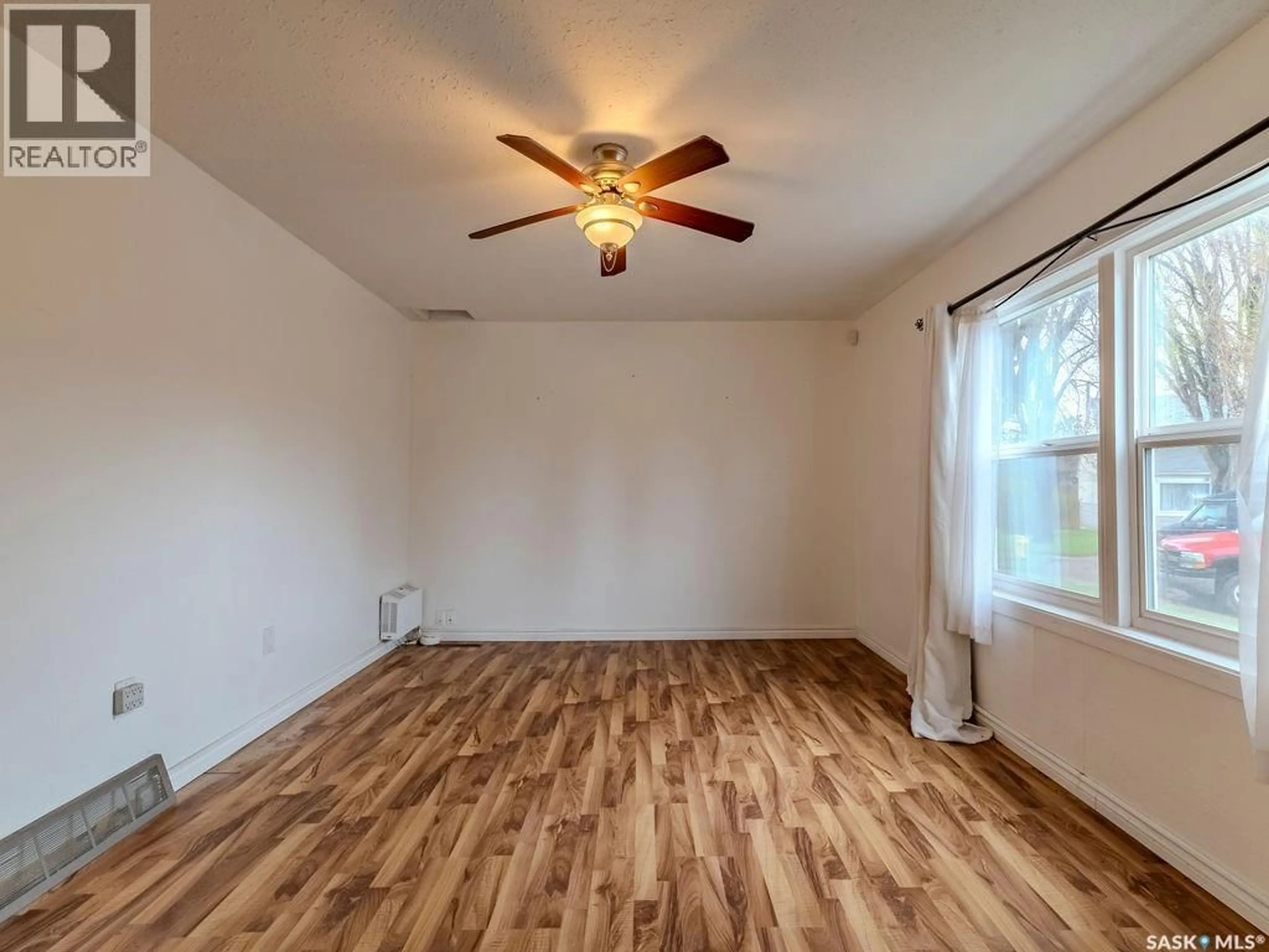A pic of a room for 9 MINTO PLACE, Saskatoon Saskatchewan S7L1C4