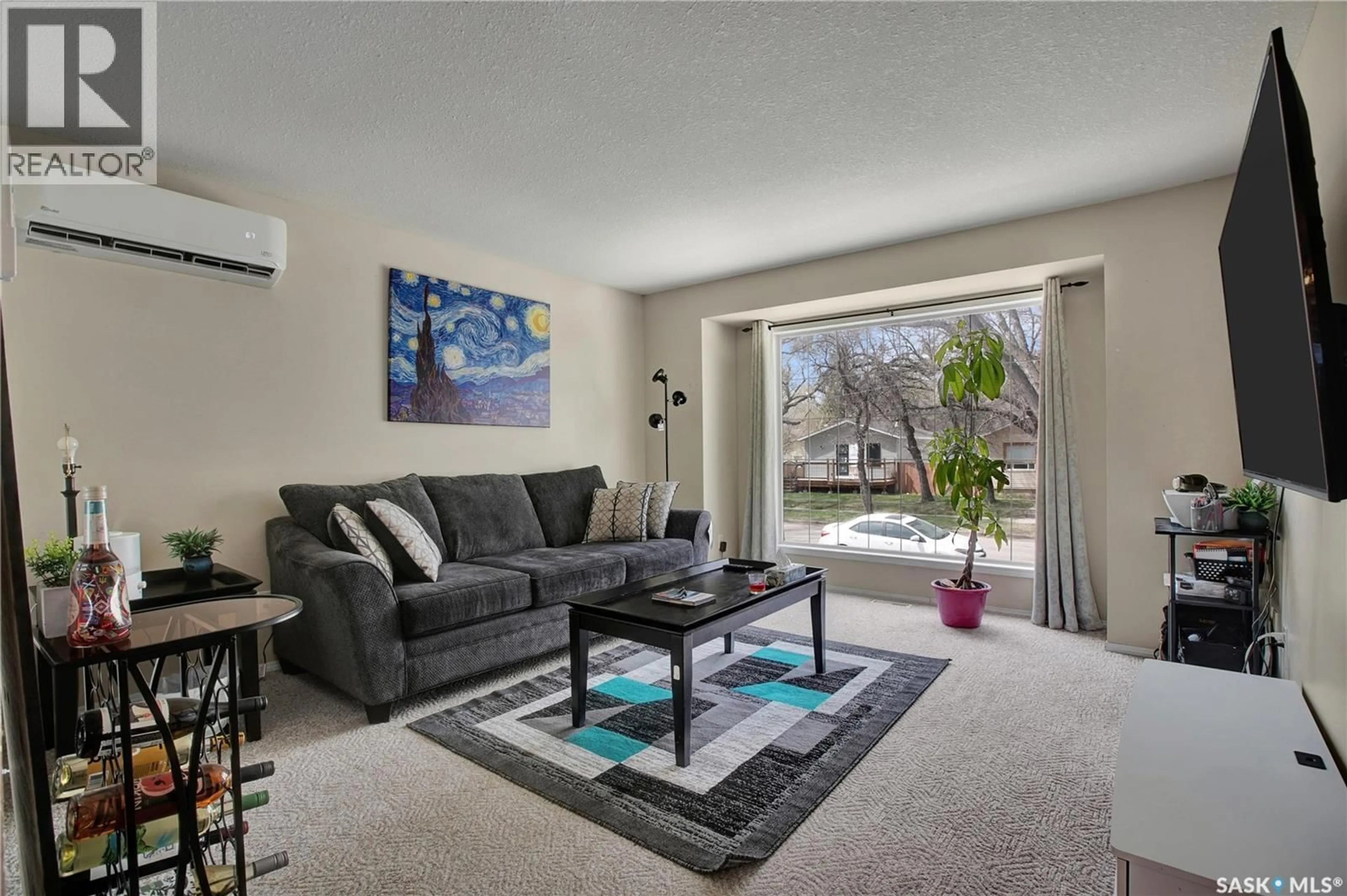 Living room with furniture, carpet floor for 1418 B AVENUE, Saskatoon Saskatchewan S7L1G8