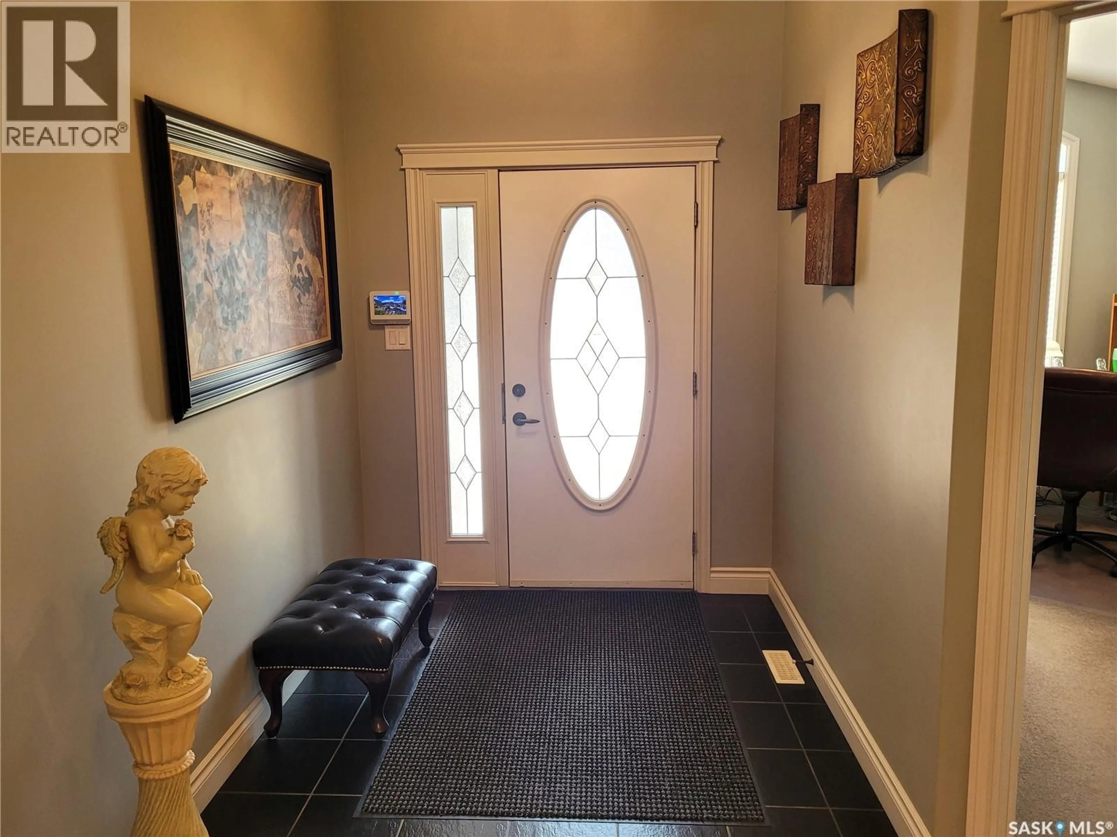 Indoor entryway for 406 BOLTON PLACE, Saskatoon Saskatchewan S7T0A2