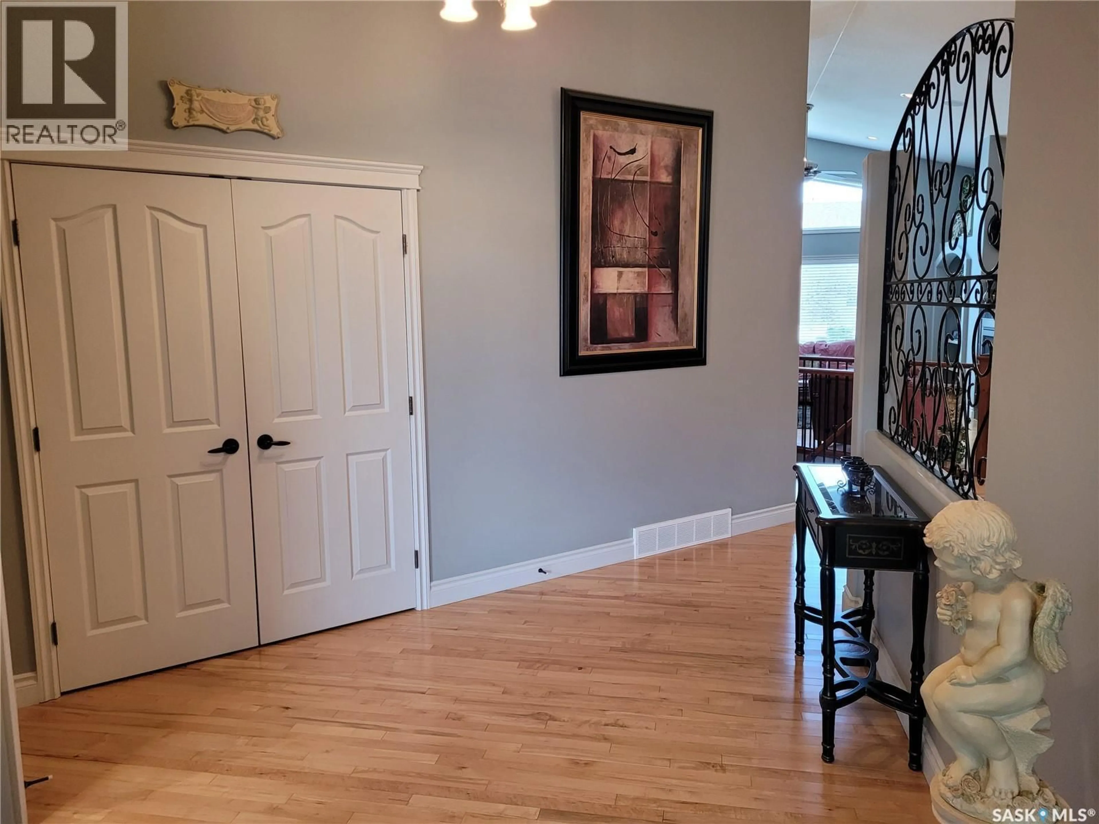 Indoor entryway for 406 BOLTON PLACE, Saskatoon Saskatchewan S7T0A2