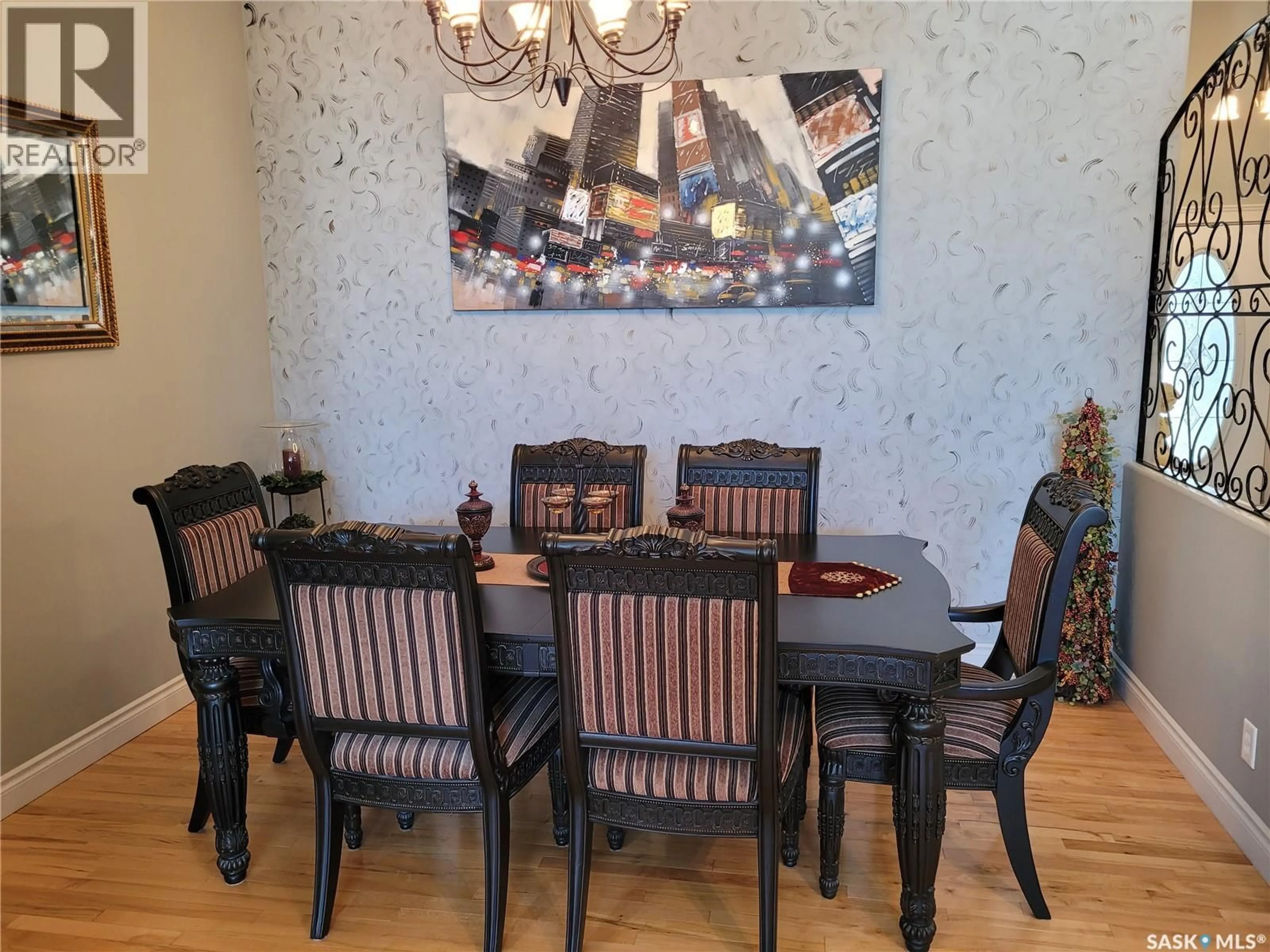 Dining room, wood/laminate floor for 406 BOLTON PLACE, Saskatoon Saskatchewan S7T0A2