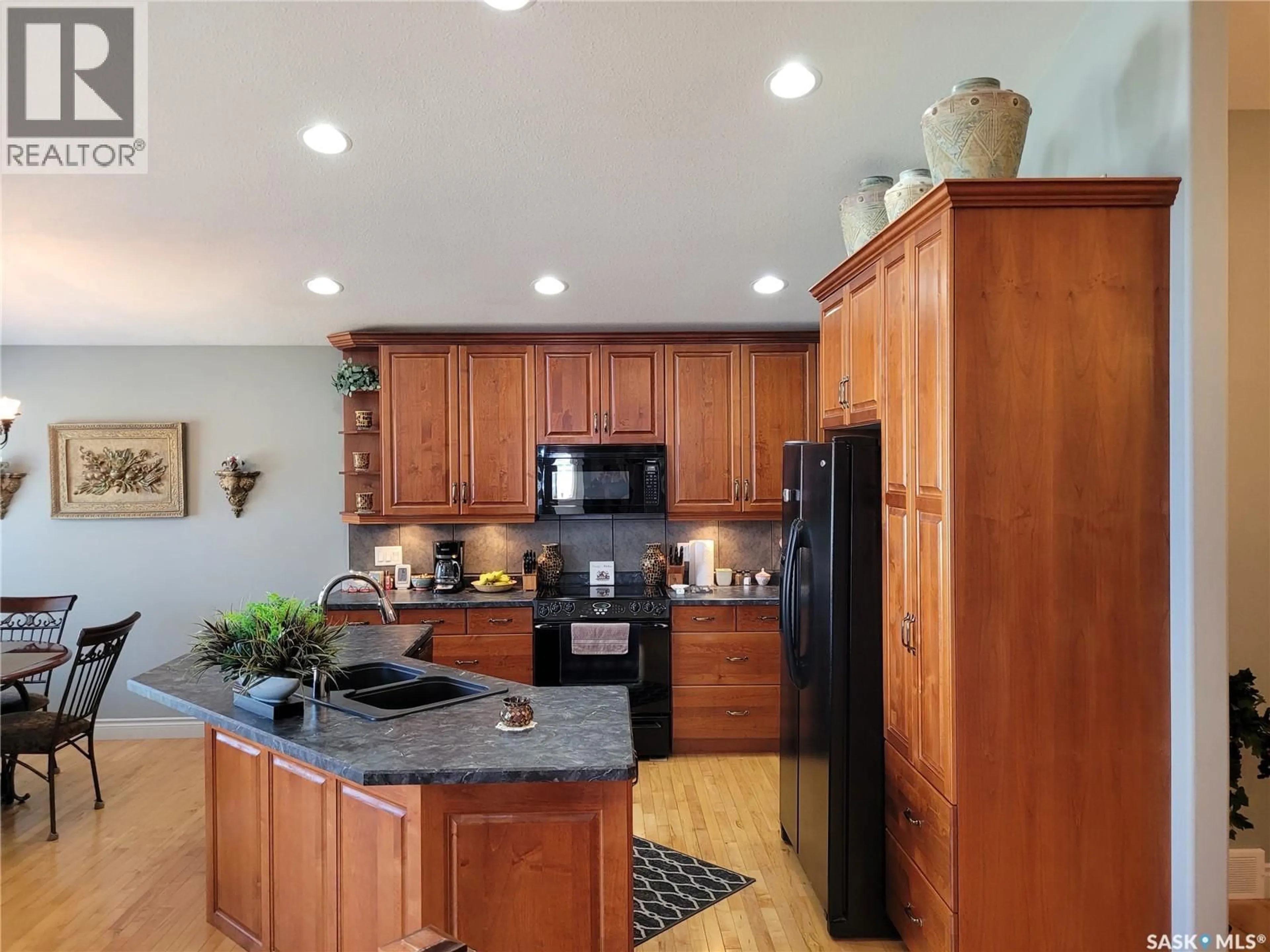 Open concept kitchen, unknown for 406 BOLTON PLACE, Saskatoon Saskatchewan S7T0A2
