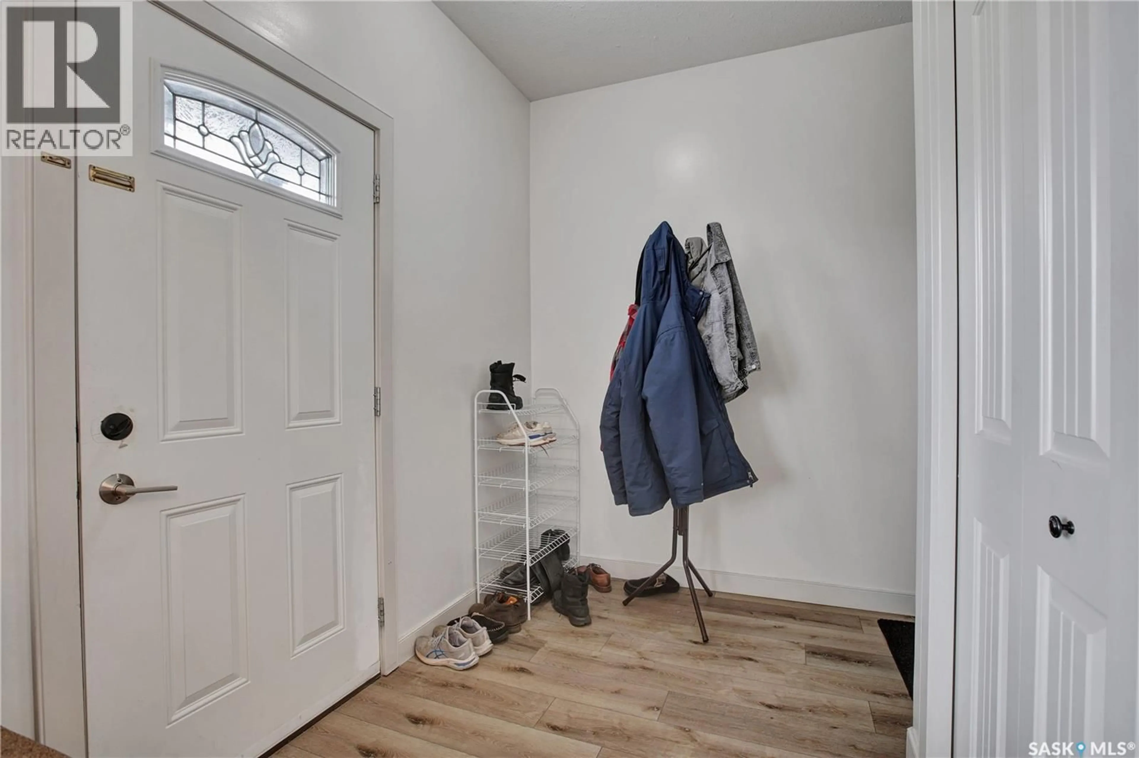 Indoor entryway for 48 - 1703 PATRICK CRESCENT, Saskatoon Saskatchewan S7W0L6