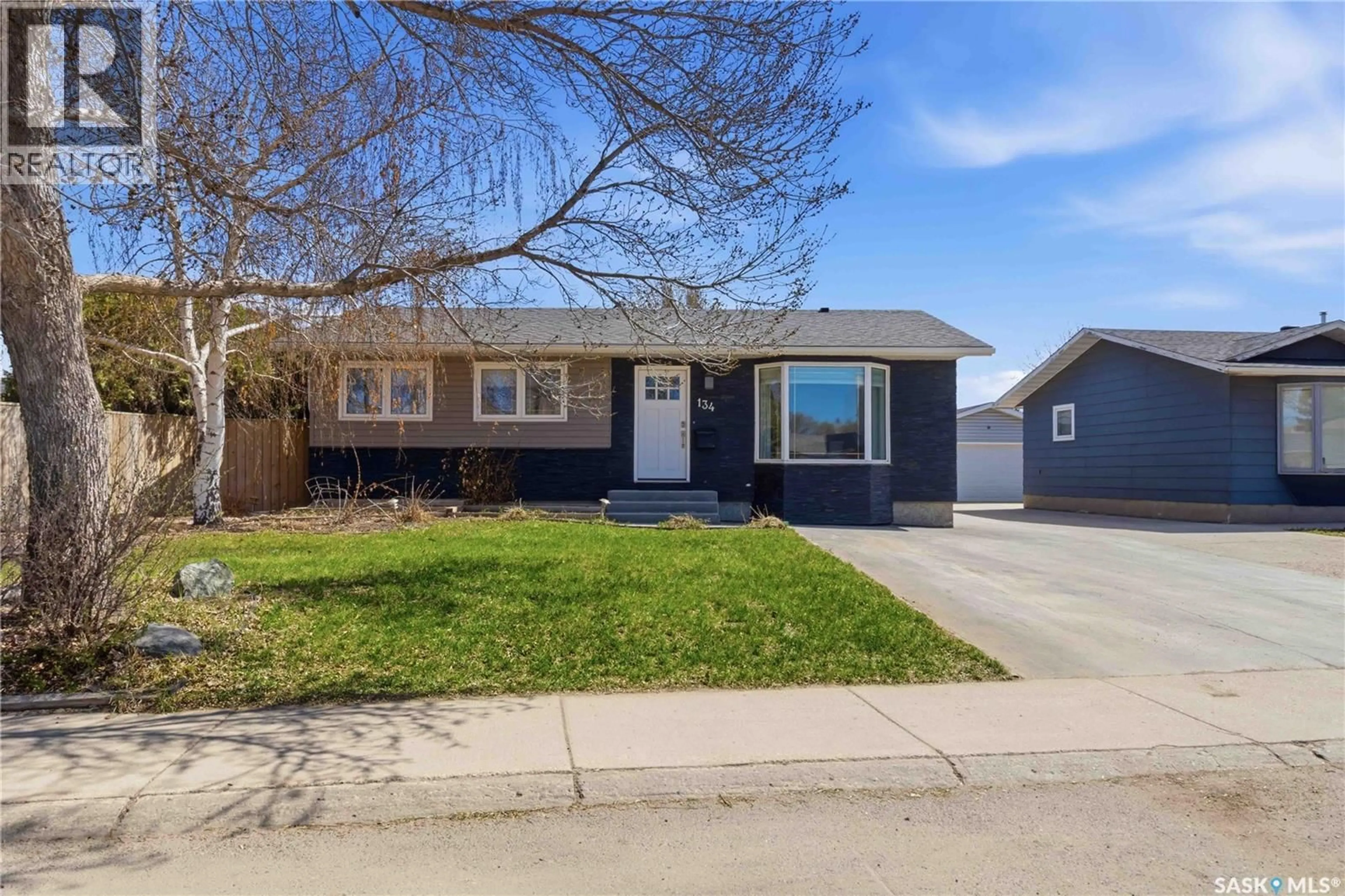 Home with vinyl exterior material, street for 134 RUSSELL ROAD, Saskatoon Saskatchewan S7K5S9