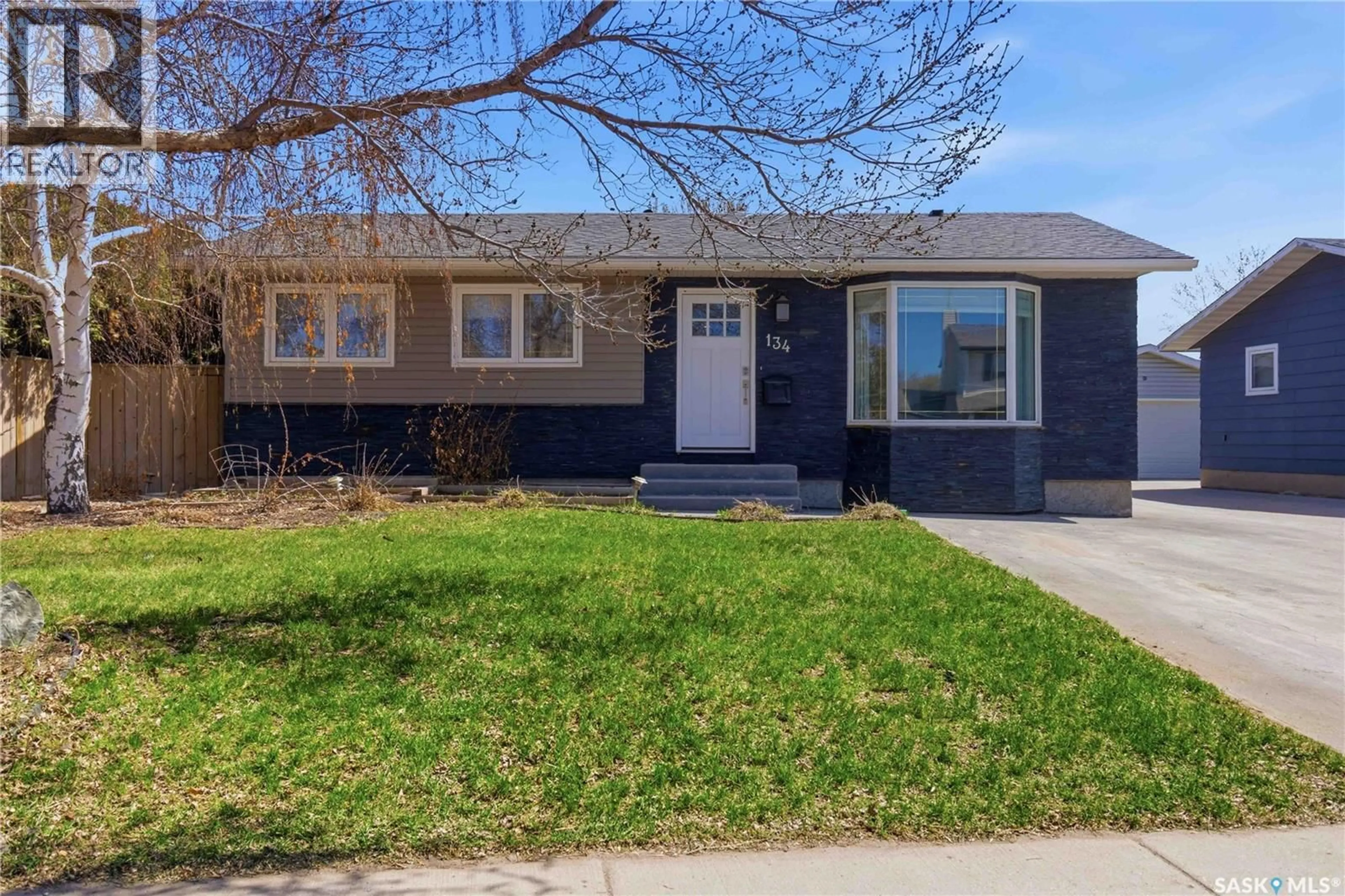 Home with vinyl exterior material, street for 134 RUSSELL ROAD, Saskatoon Saskatchewan S7K5S9