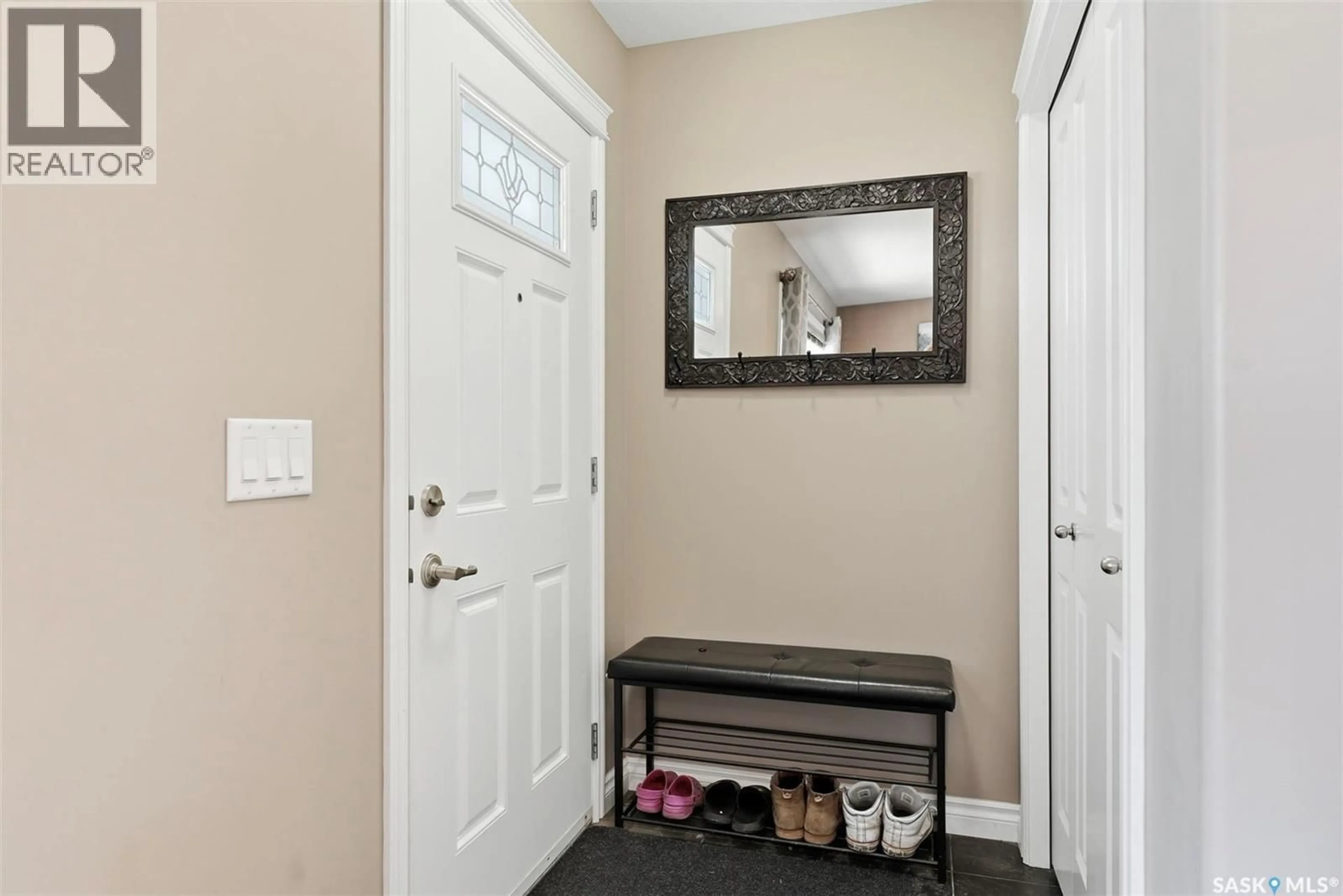 Indoor entryway for 424 MANINGAS BEND, Saskatoon Saskatchewan S7W0V6