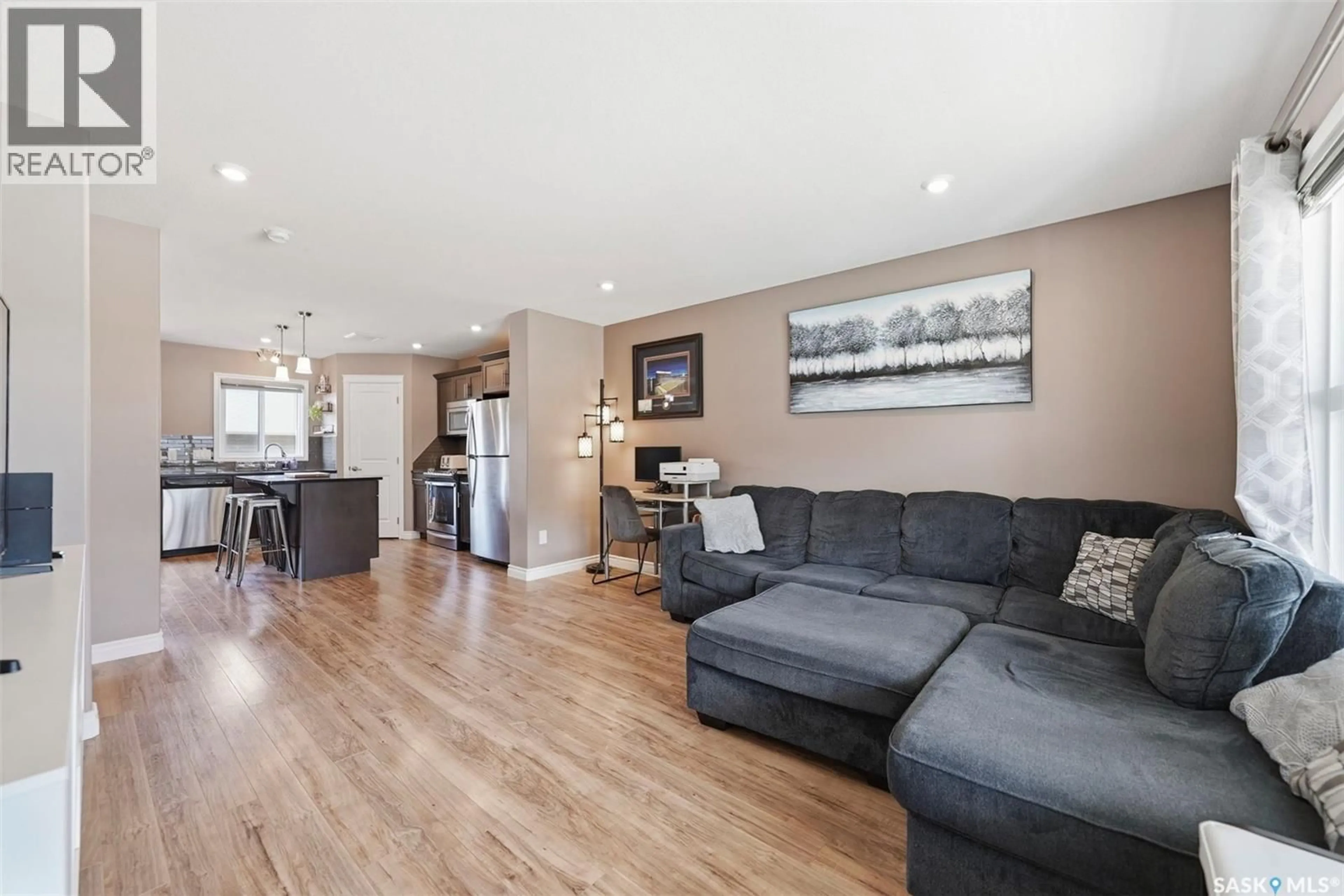 Living room with furniture, wood/laminate floor for 424 MANINGAS BEND, Saskatoon Saskatchewan S7W0V6