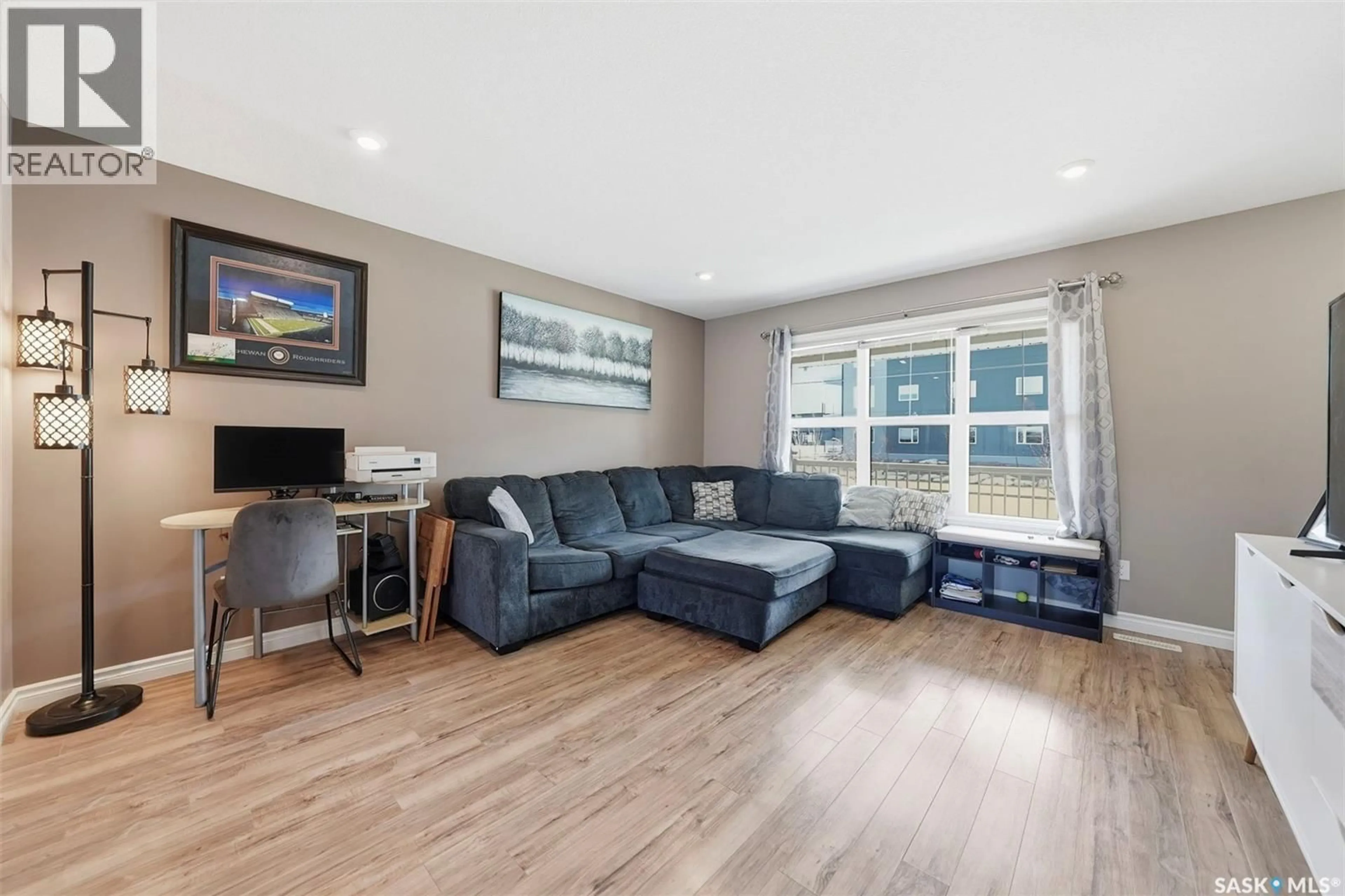 Living room with furniture, wood/laminate floor for 424 MANINGAS BEND, Saskatoon Saskatchewan S7W0V6