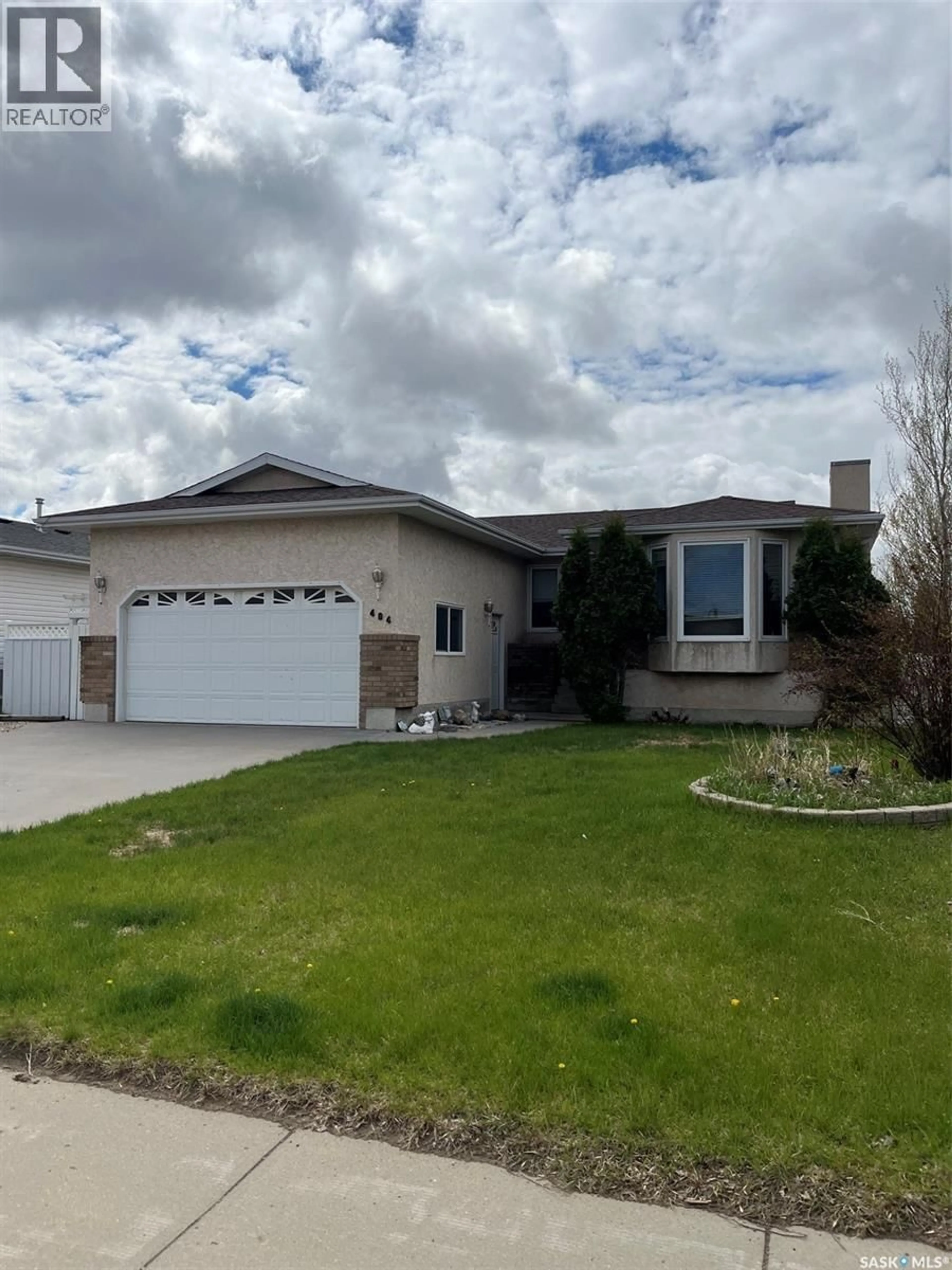 Home with vinyl exterior material, street for 404 PETTERSON DRIVE, Estevan Saskatchewan S4A2P4