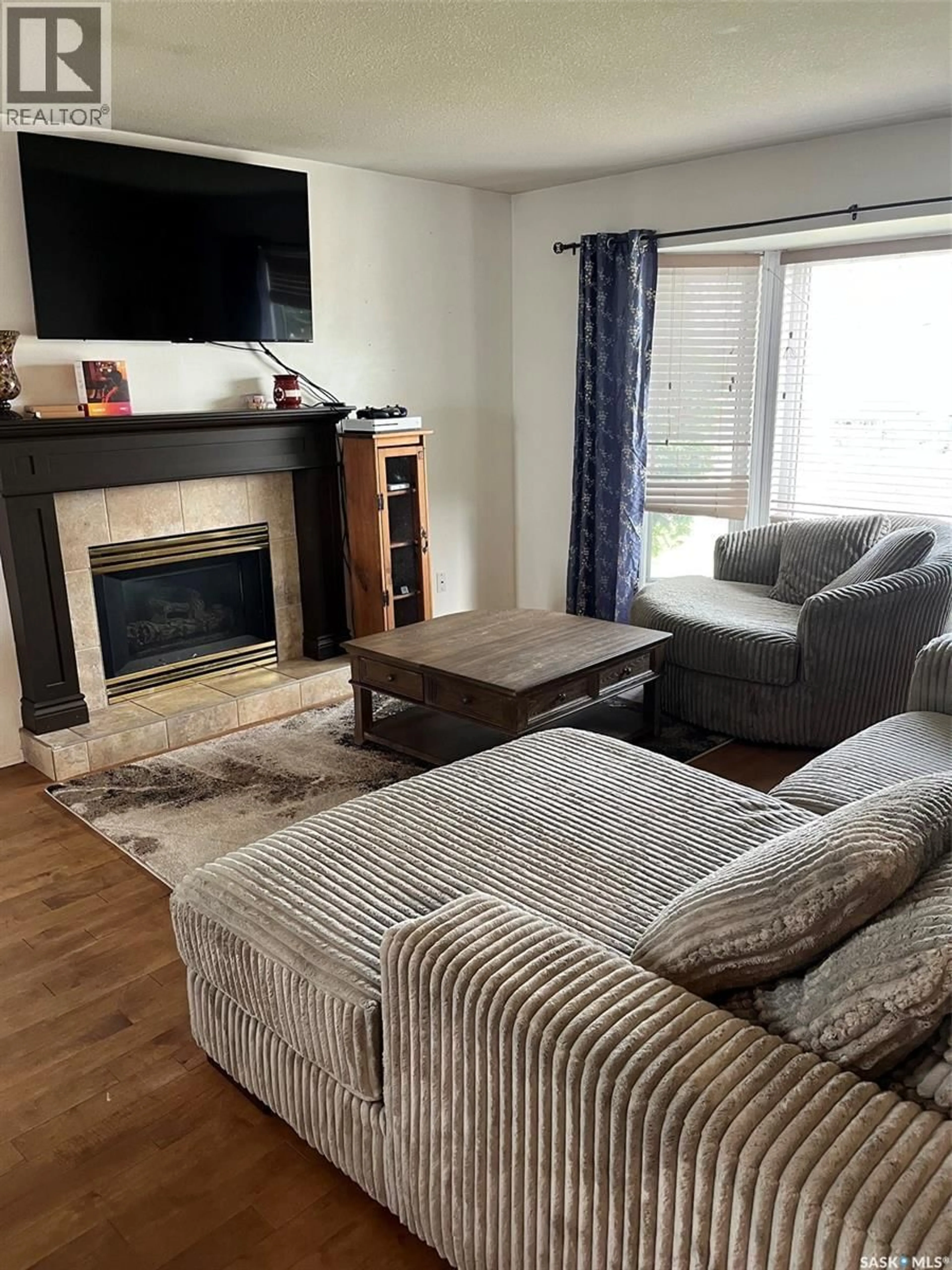 Living room with furniture, wood/laminate floor for 404 PETTERSON DRIVE, Estevan Saskatchewan S4A2P4