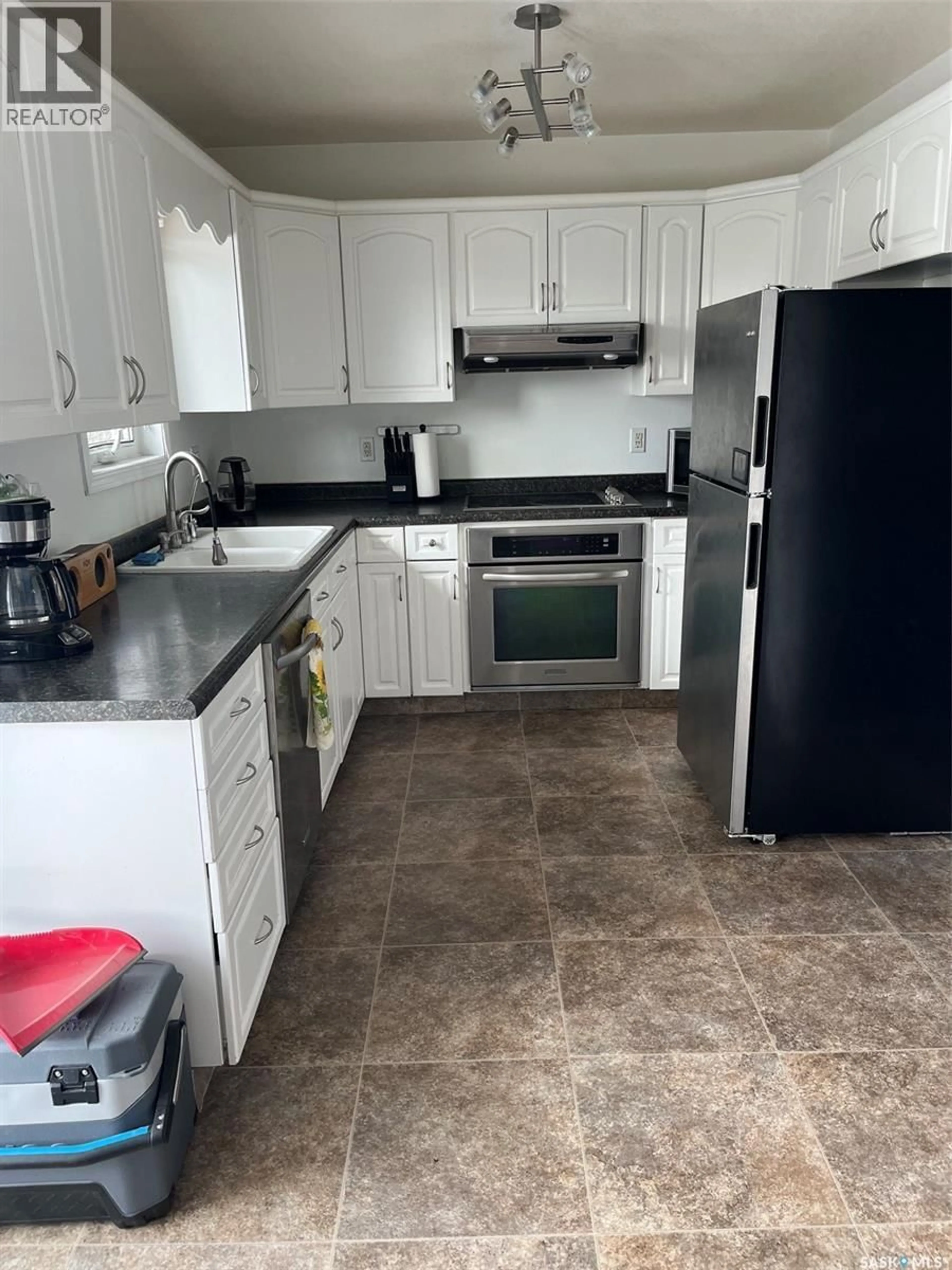 Standard kitchen, ceramic/tile floor for 404 PETTERSON DRIVE, Estevan Saskatchewan S4A2P4