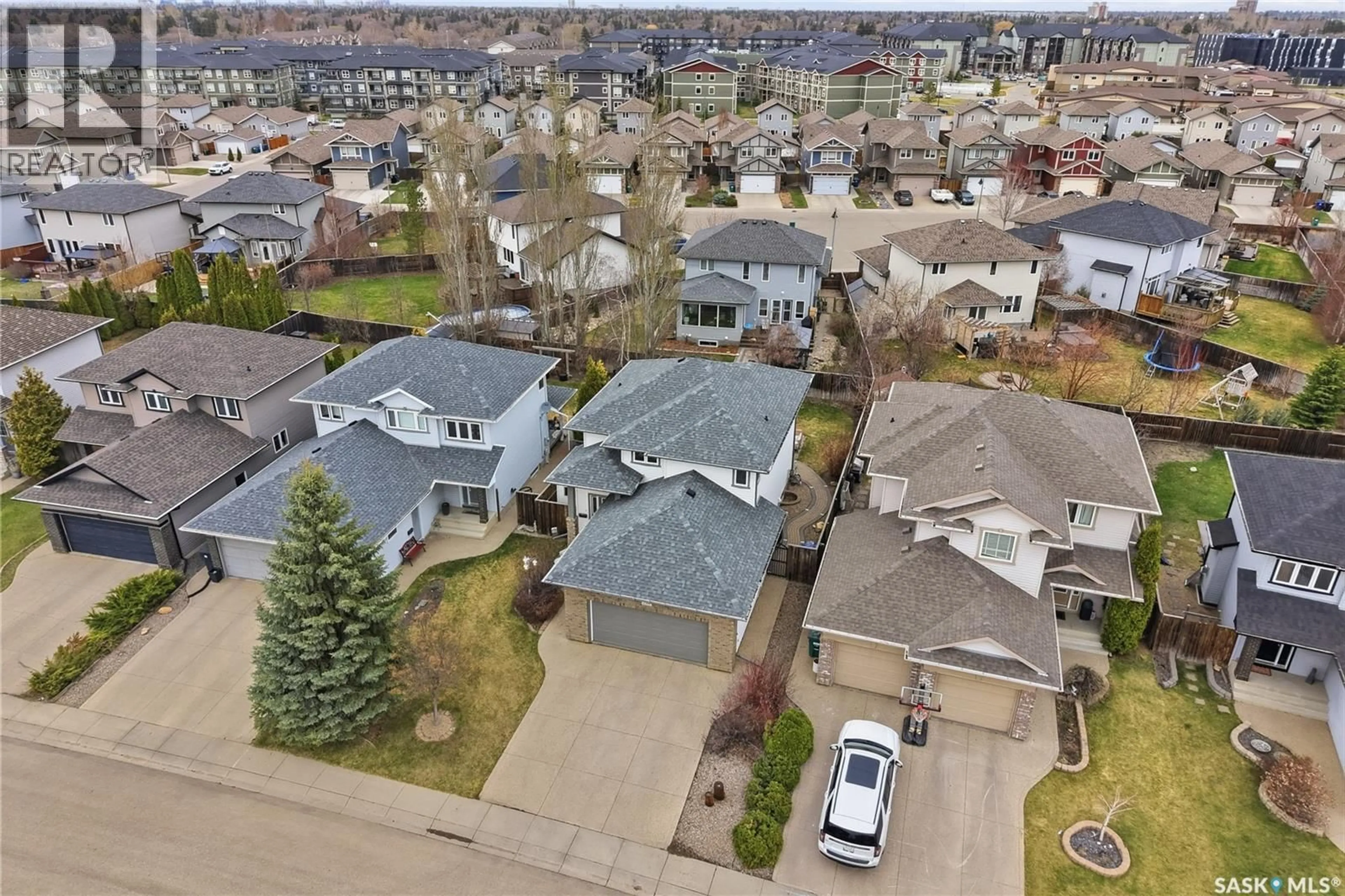A pic from outside/outdoor area/front of a property/back of a property/a pic from drone, street for 238 STEPNEY CRESCENT, Saskatoon Saskatchewan S7T0A1