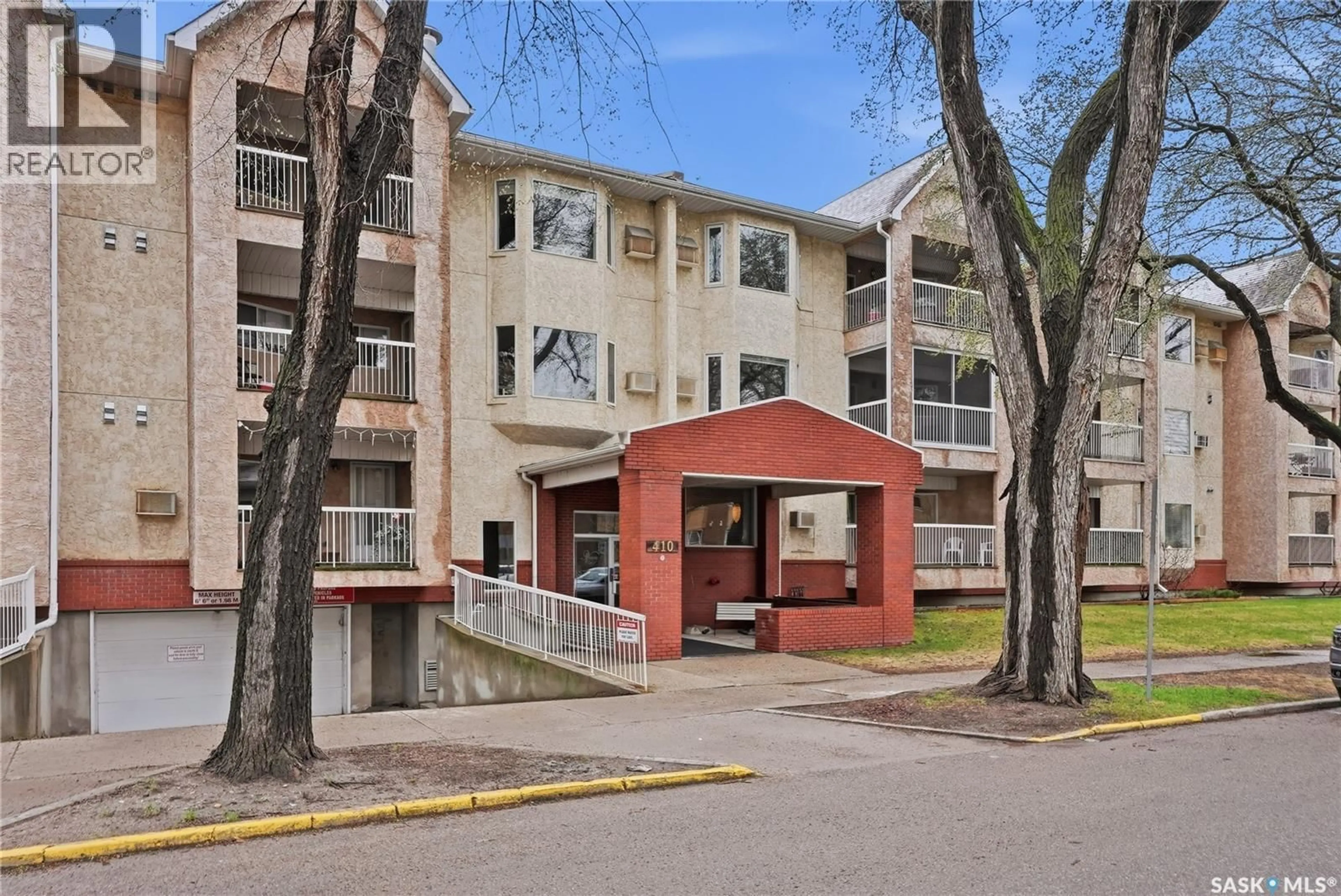 Patio, building for 101 410 MAIN STREET, Saskatoon Saskatchewan S7N0B8