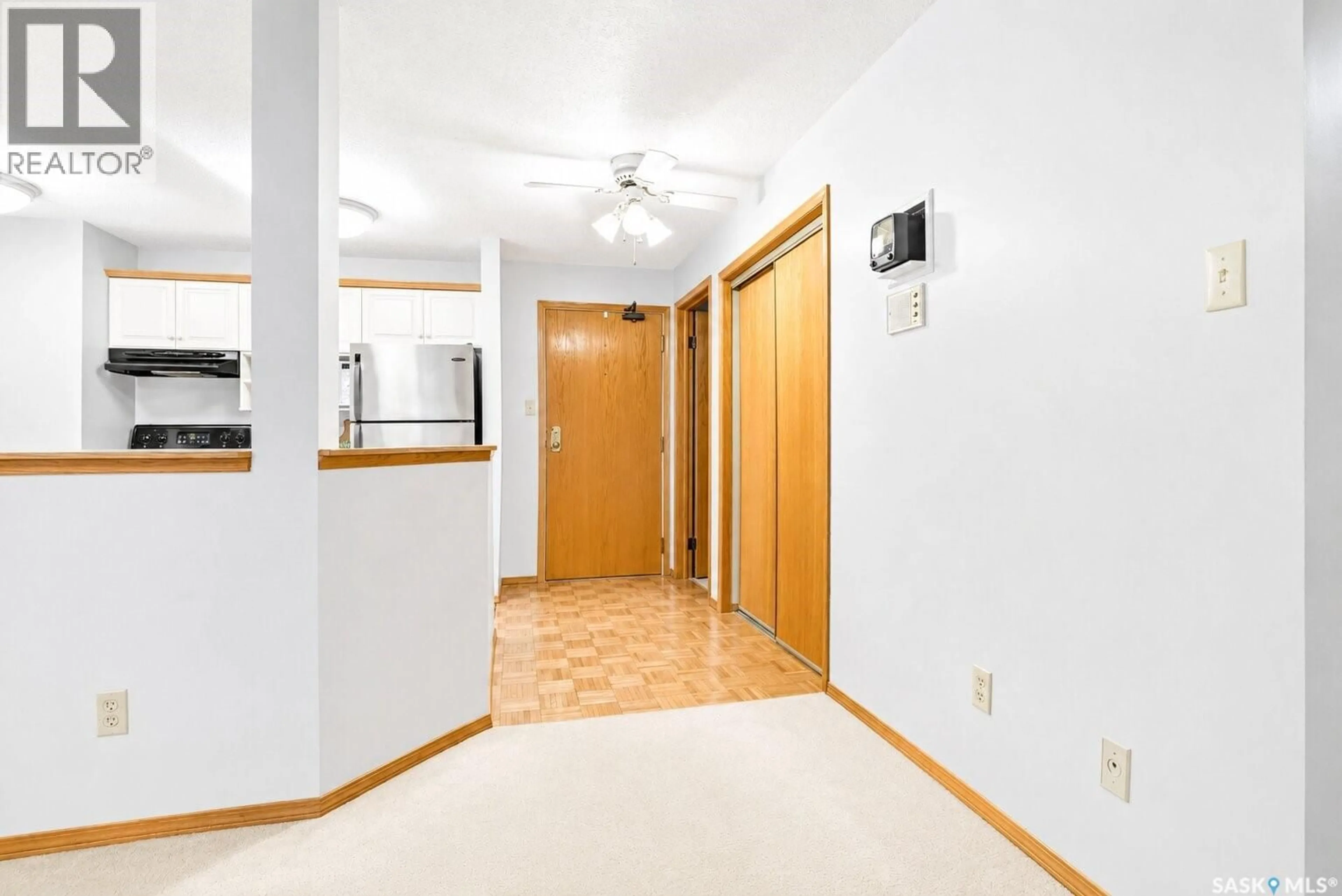 Indoor foyer for 101 410 MAIN STREET, Saskatoon Saskatchewan S7N0B8