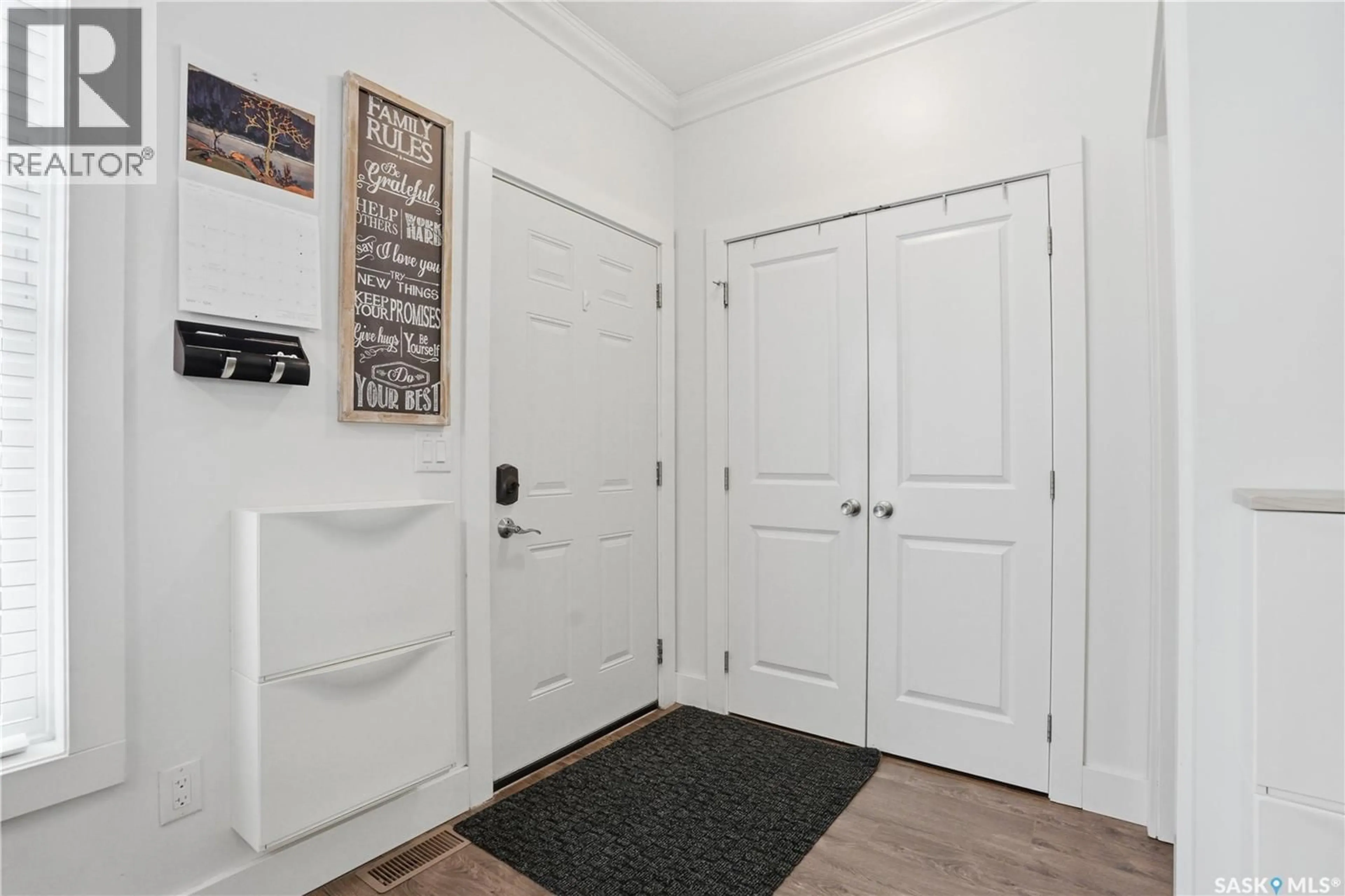 Indoor entryway for 431 EATON LANE, Saskatoon Saskatchewan S7V0H5