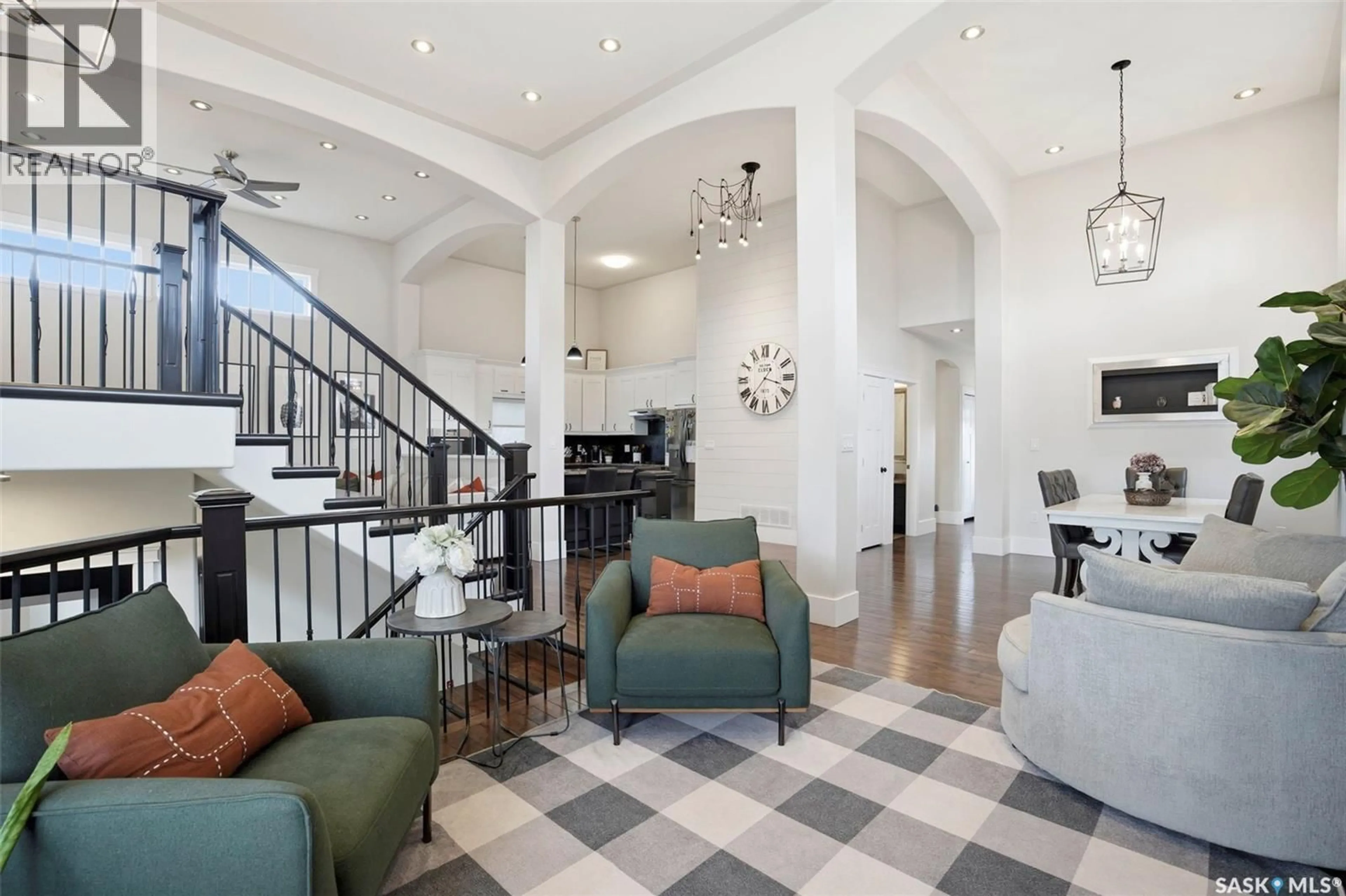 Indoor foyer for 710 CRYSTAL SPRINGS DRIVE, Warman Saskatchewan S0K4S2